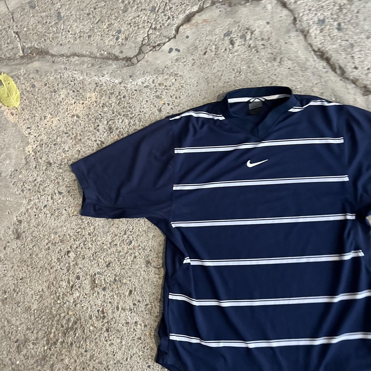 Nike × Vintage 90s Nike Central Swoosh Vintage Y2K Retro Tee T-Shirt Size US S / EU 44-46 / 1 - 3 Thumbnail