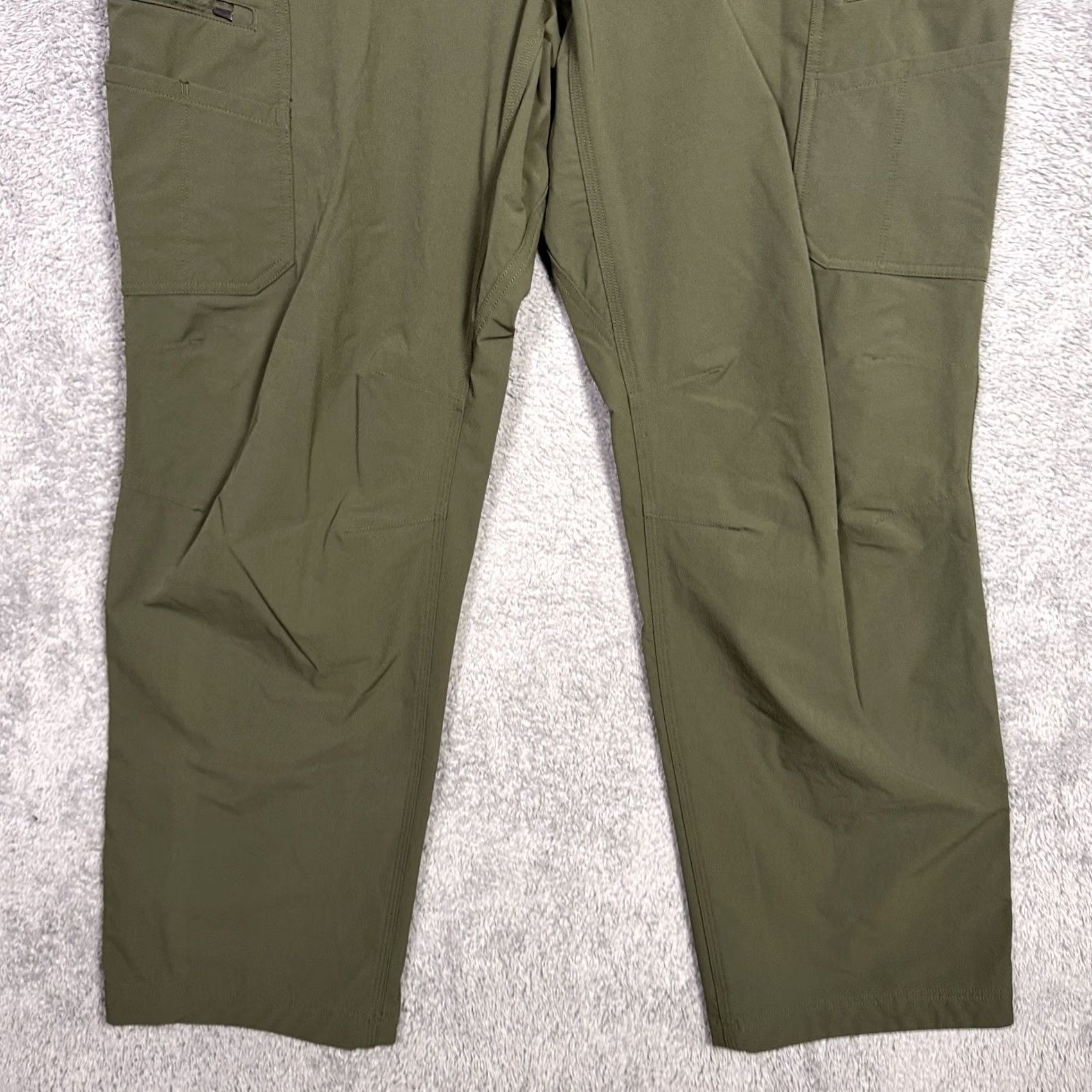 Vintage Duluth Trading Pants Mens 42x32 Flexpedition Cargo Nylon Stretch Relaxed 71153 Cargo Pants Mens 42 Regular Green Nylon Stretch Wide 71153 Size US 42 / EU 58 - 2 Thumbnail