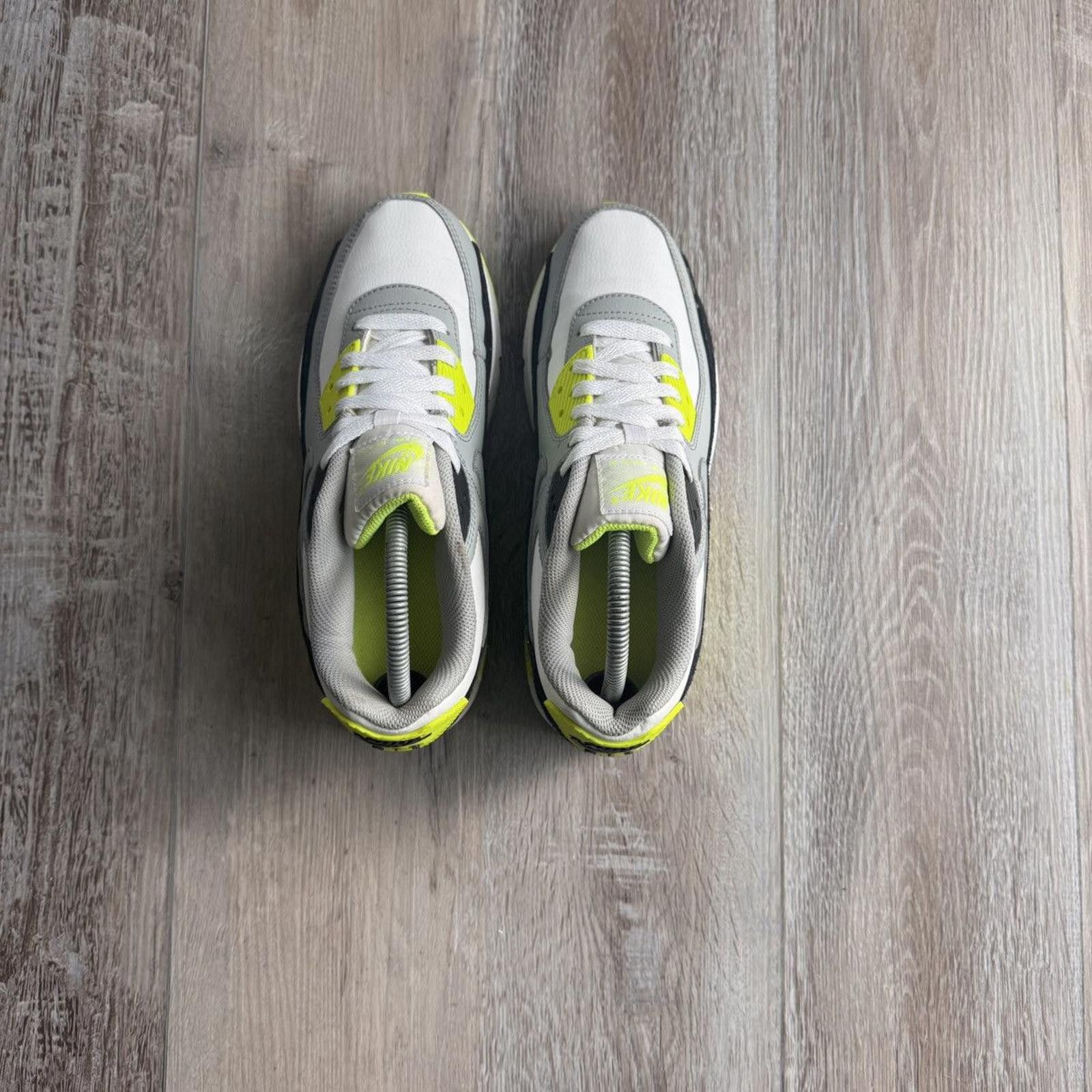 Nike NIKE • Air Max '90 GS "Volt" (6.5M) Size US 6.5 / EU 39-40 - 11 Thumbnail