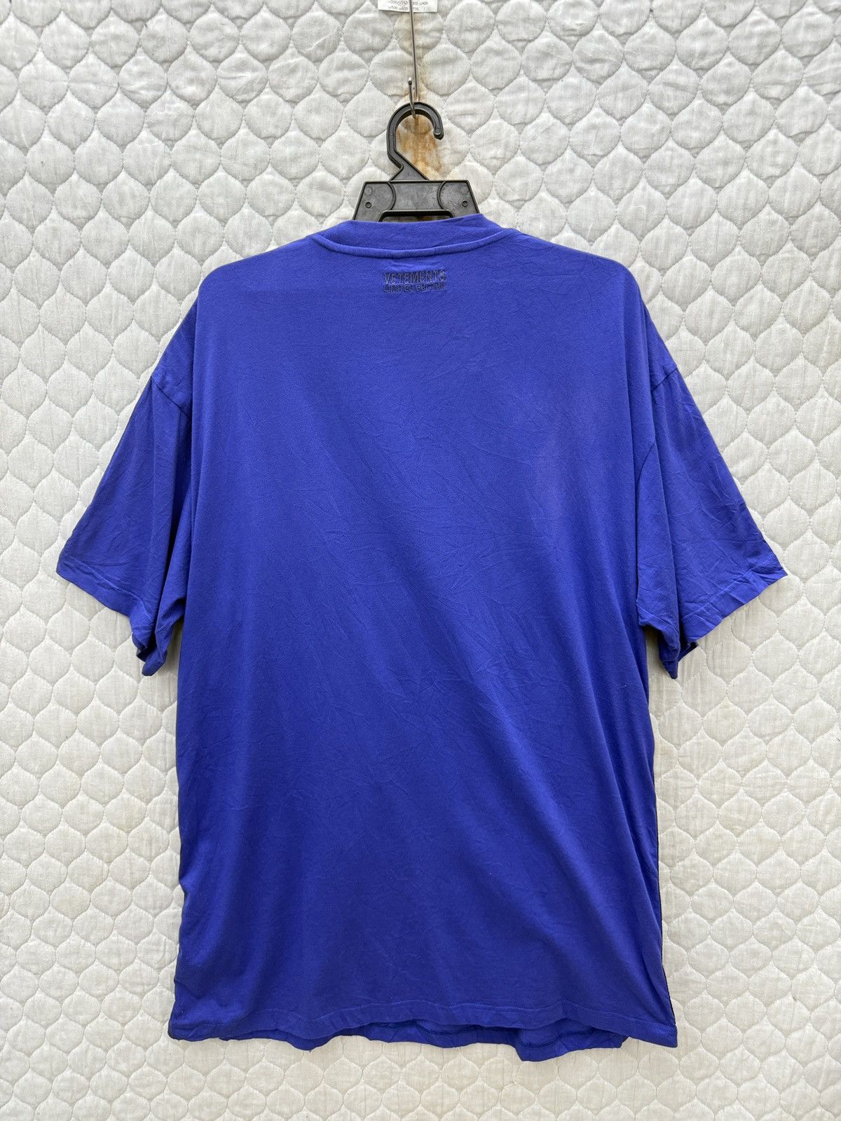 Vetements 🔥🔥💥💥STEALS VETEMENTS OVERSIZE ROYAL BLUE TAPE TEE Size US XS / EU 42 / 0 - 11 Thumbnail