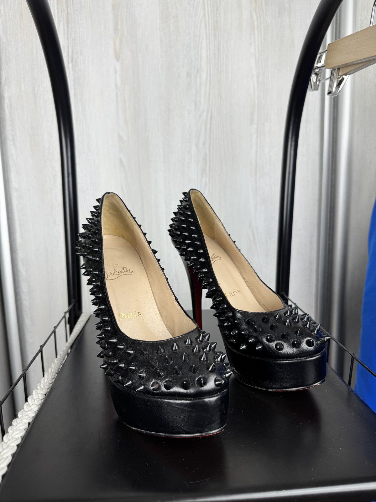 Christian Louboutin Christian Louboutin Black Patent Leather Bianca Spike Pumps Size US 8 / IT 38 - 2 Thumbnail
