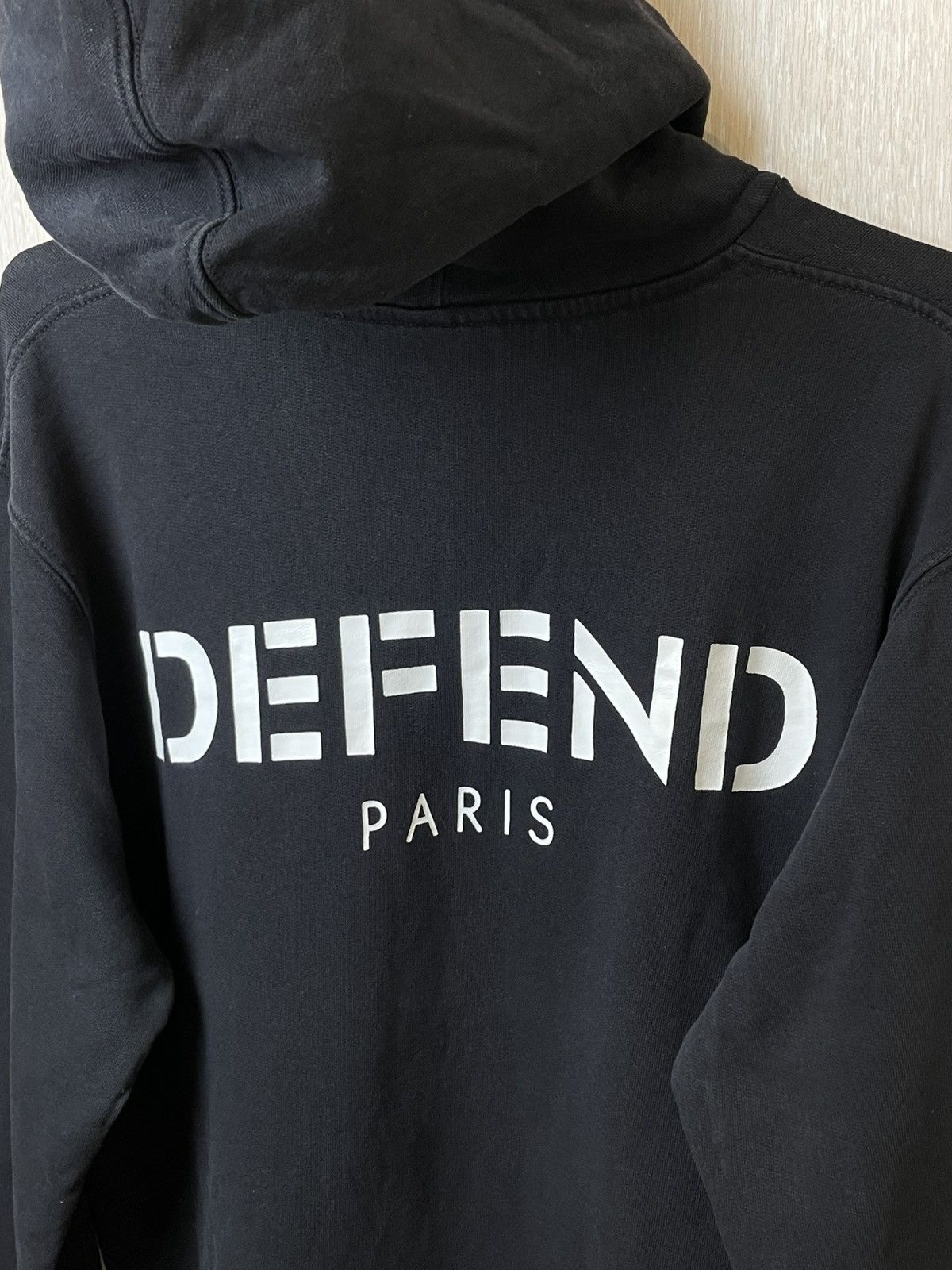 DEFEND PARIS DEFEND PARIS PULLOVER HOODIE SIZE XL BLACK MENS Size US XL / EU 56 / 4 - 2 Thumbnail