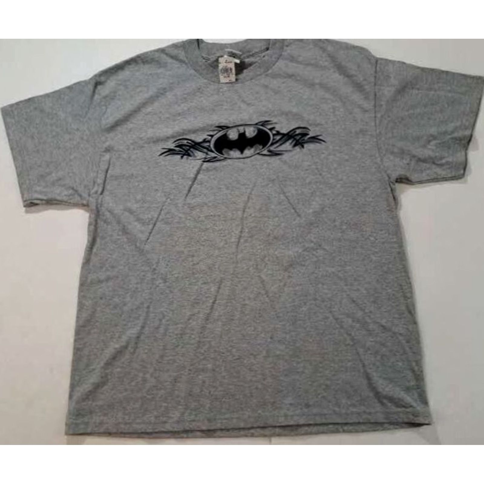 X-LARGE Six Flags Batman T-Shirt Grey XL Mens Short Sleeve Regular Size X-Large Gray, Amusement Rides Theme NWT Size US XL / EU 56 / 4 - 2 Thumbnail
