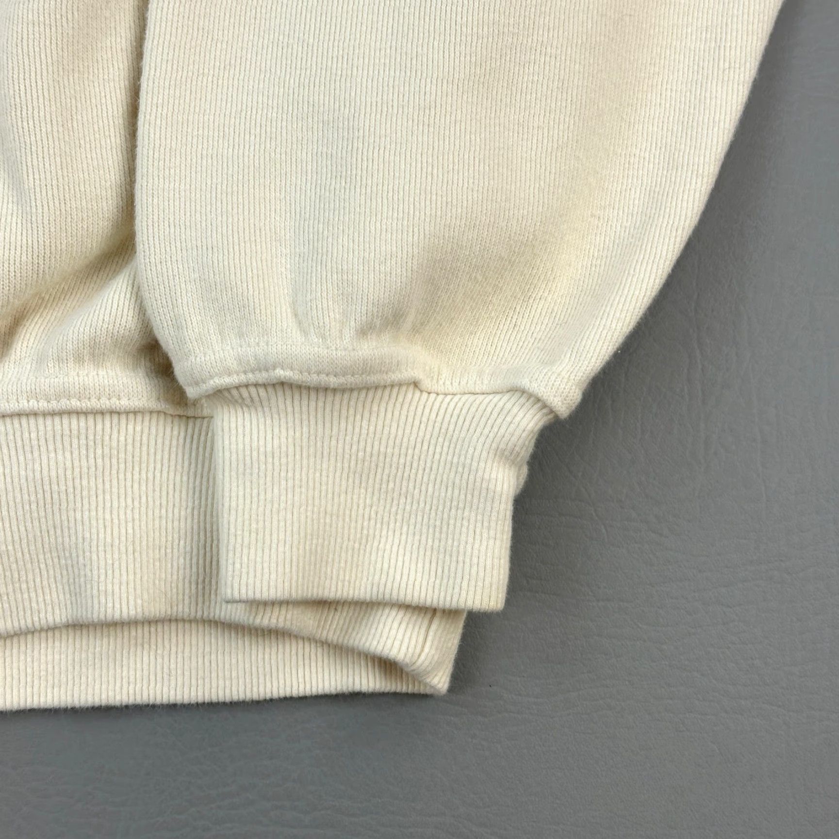 Jantzen Vintage Jantzen Sweatshirt Mens Large Cream Crewneck Embroidered Crest USA 90s Size US L / EU 52-54 / 3 - 3 Thumbnail