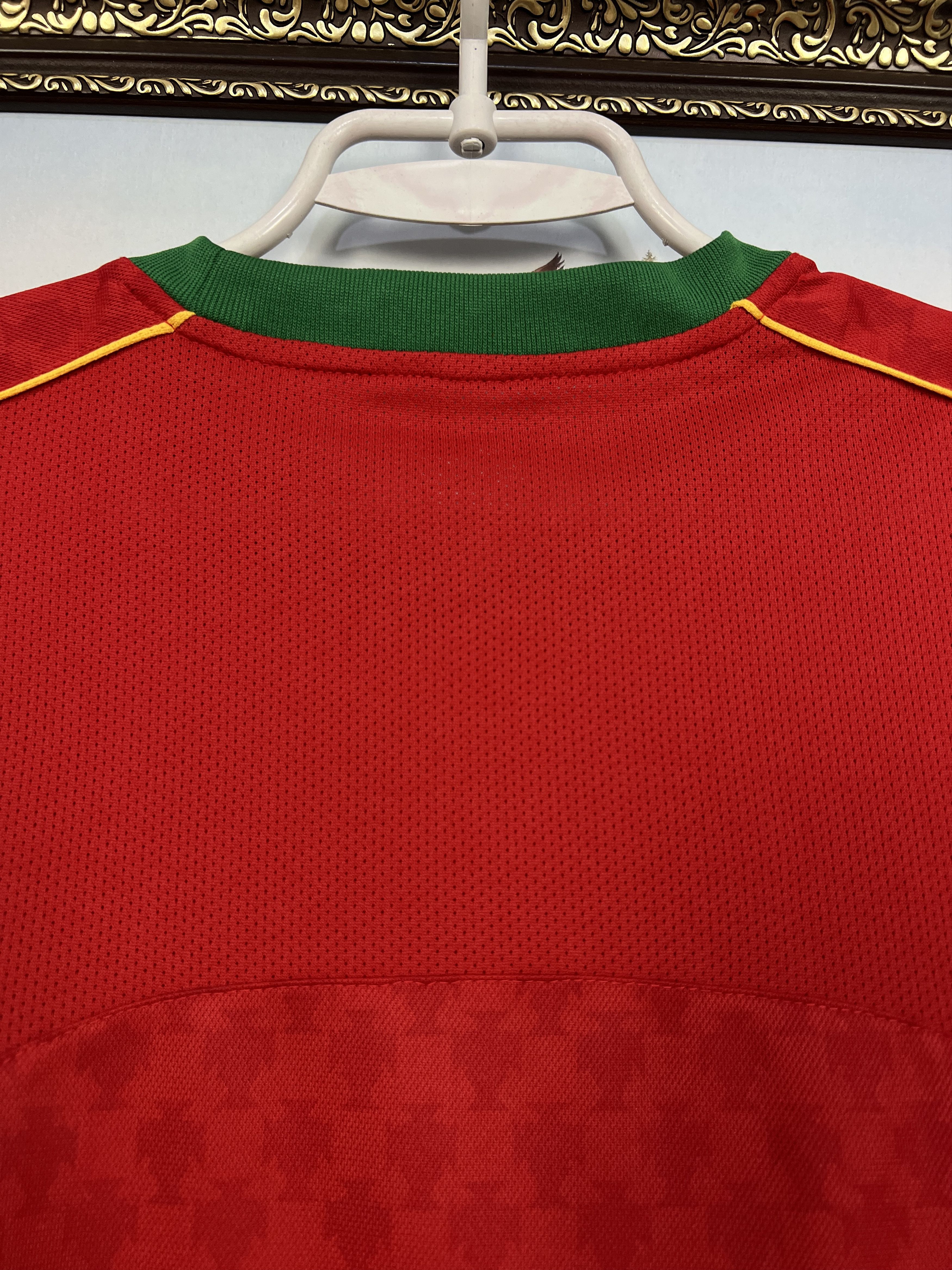 Nike Portugal Home football shirt 2004 Soccer Nike Jersey Mens Size US L / EU 52-54 / 3 - 12 Thumbnail