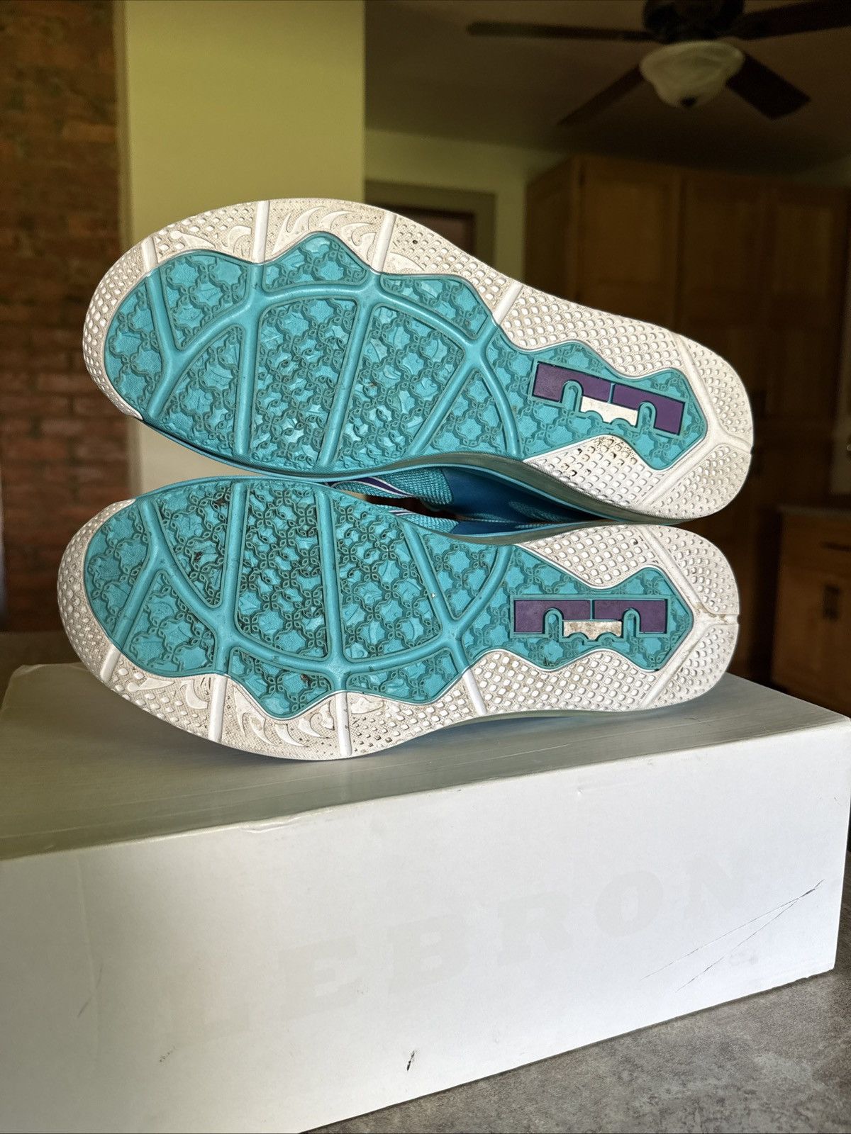 Nike Nike LeBron 9 Low ‘Summit Lake Hornets’ size 11 with box Size US 11 / EU 44 - 7 Thumbnail