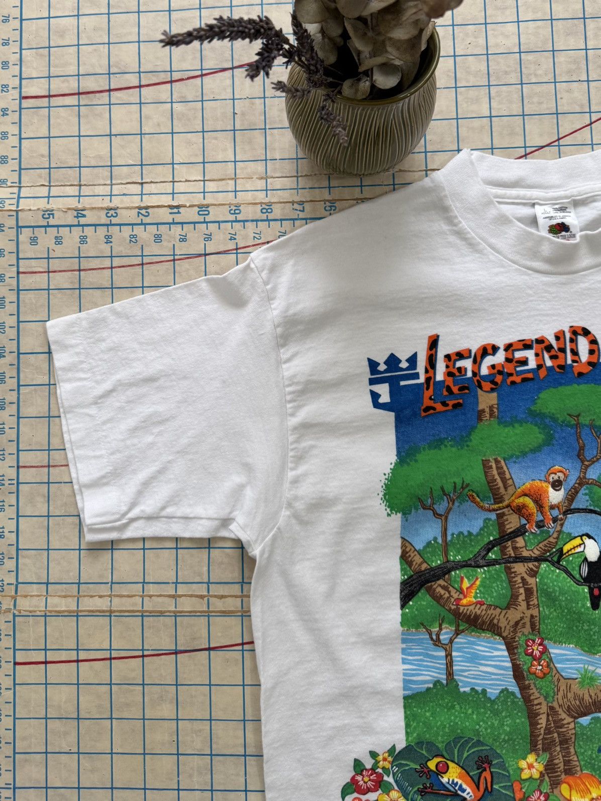 Vintage Vintage Legend of The Sea Animal Graphic Tee Size Large Whit Size US L / EU 52-54 / 3 - 5 Thumbnail