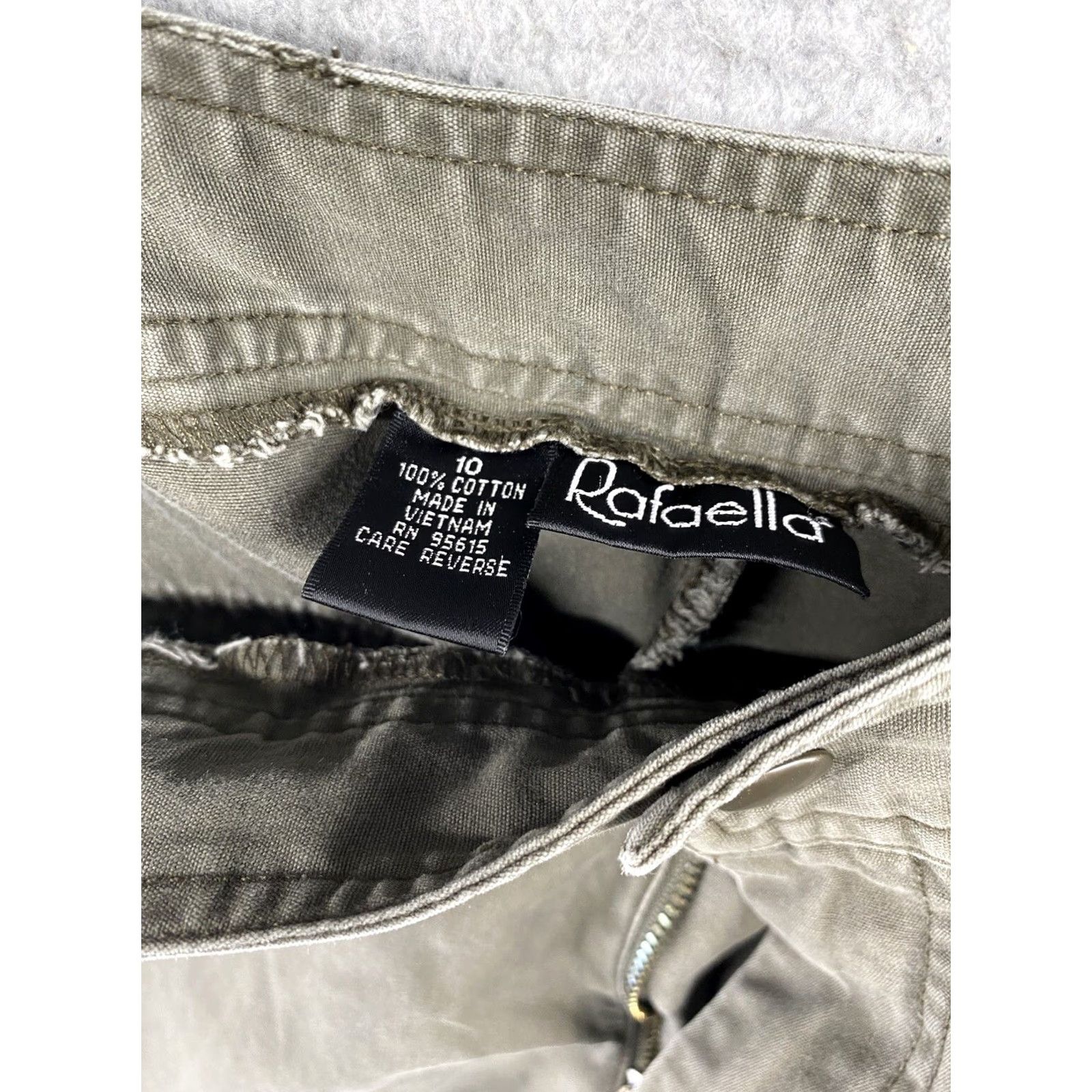 Vintage VINTAGE Rafaella Green Cargo Jean Capris Flap Pockets Women’s Size 10 Capris Jeans Green Rafaella Womens 10 Cargo Pocket 90s Vintage Size 32" / US 10 / IT 46 - 4 Thumbnail