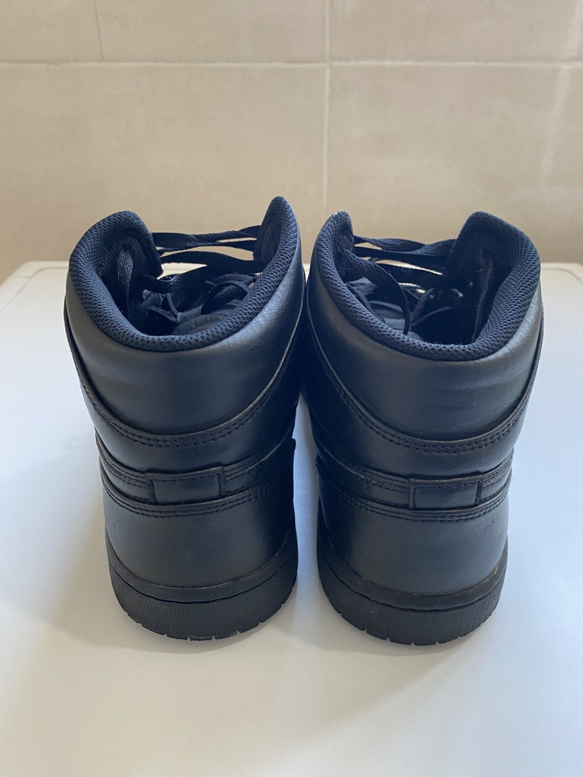 Nike Jordan 1 Mid Triple Black Size US 10 / EU 43 - 8 Thumbnail