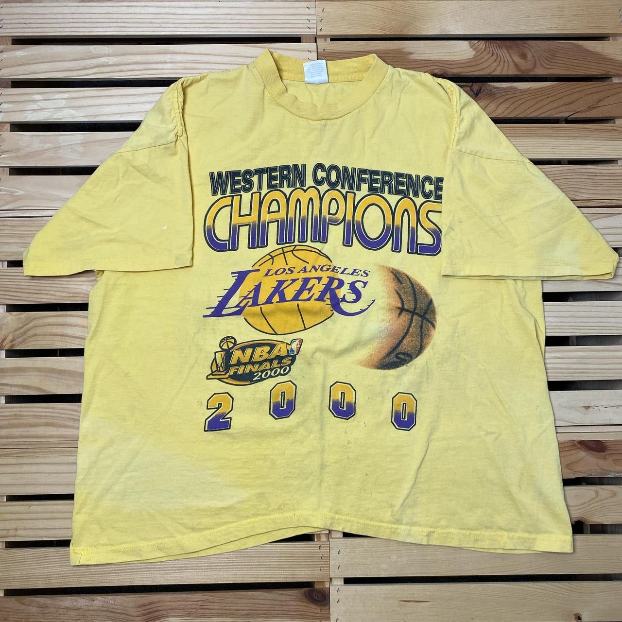 Other Vintage NBA Los Angeles Lakers Yellow Tee Size 2XL Size US XXL / EU 58 / 5 - 1 Thumbnail