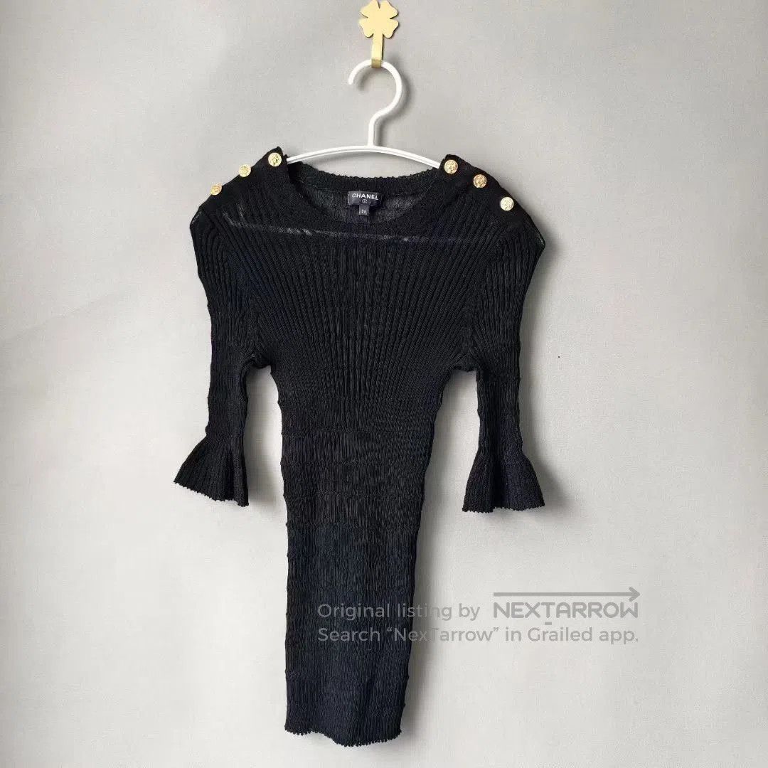 Chanel Chanel Black Gold Coin Button Wool Knit Top. Size XS / US 0-2 / IT 36-38 - 1 Thumbnail