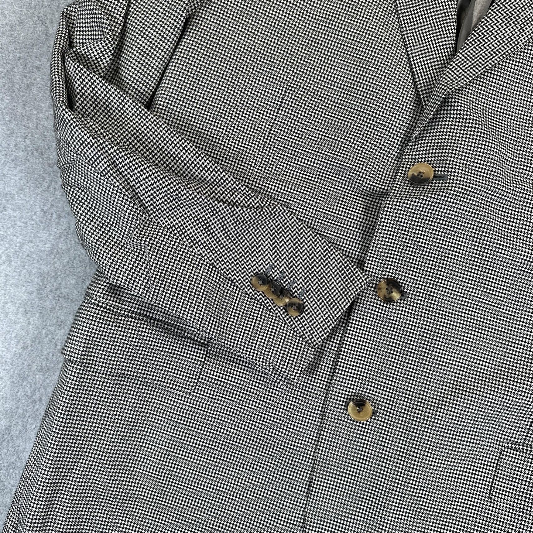 Ermenegildo Zegna Ermenegildo Zegna Sport Coat Jacket Mens 48 Wool Houndstooth Gray Italy Three-Button Notch Lapel Business Formal Fall Winter Size US M / EU 48-50 / 2 - 4 Thumbnail