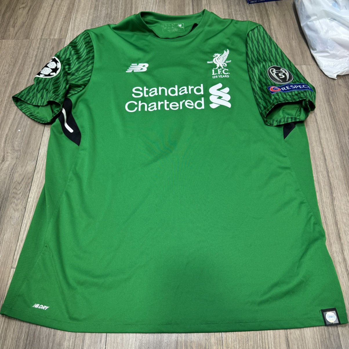 Liverpool 17/18 gk shirt #1 Karius