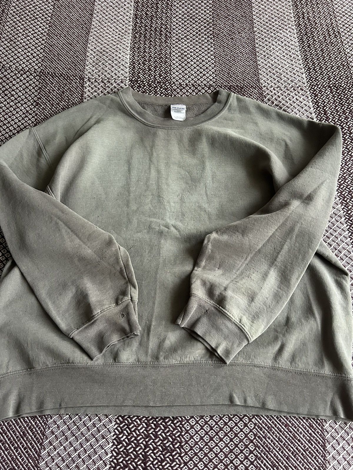Vintage Vintage Thrashed Gildan Baggy Faded Sweatshirt Streetwear Size US L / EU 52-54 / 3 - 12 Thumbnail
