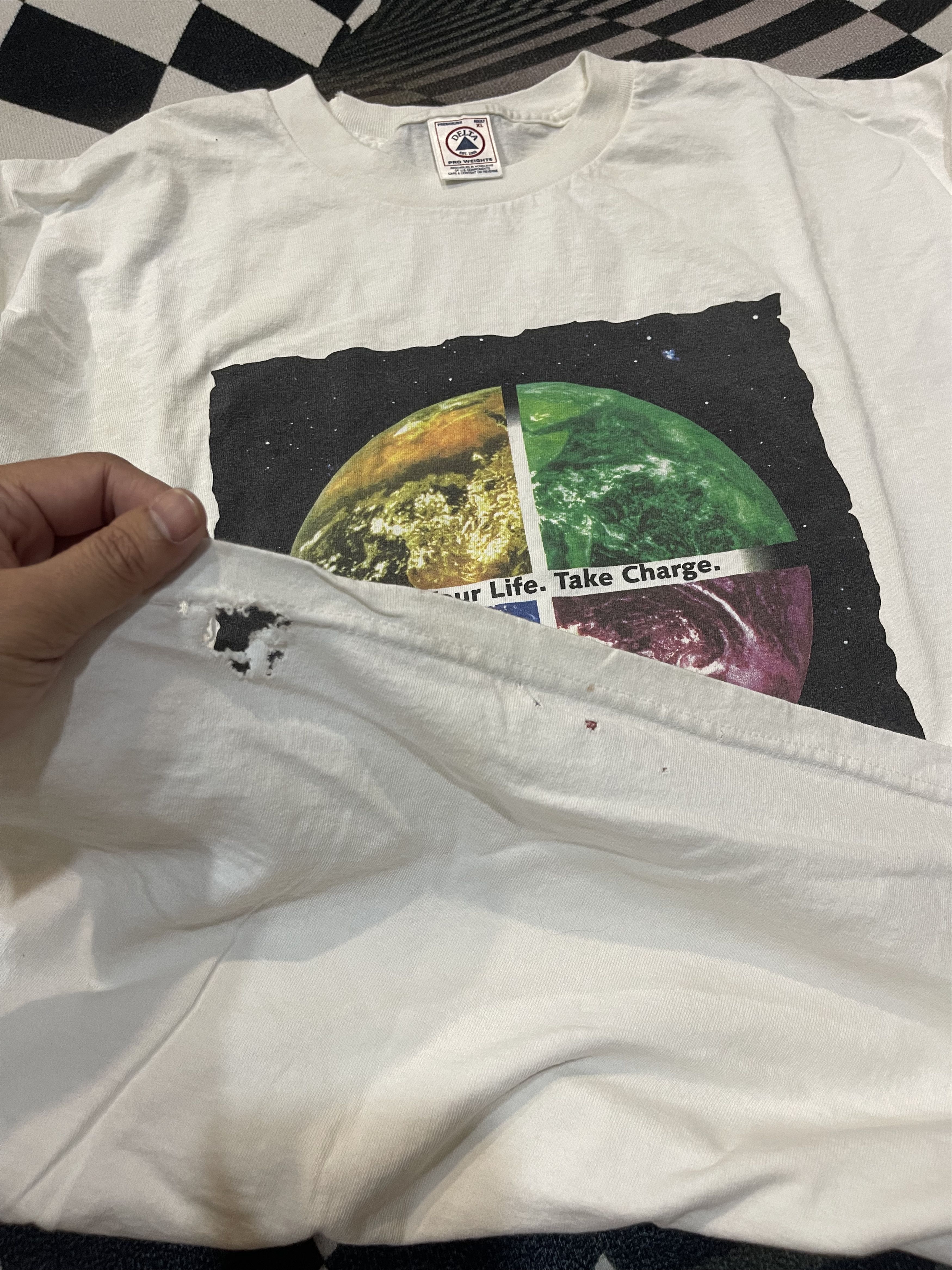 Vintage intage 90s Discover Card "Take Charge" Earth Graphic T-Shirt Size US XL / EU 56 / 4 - 4 Thumbnail