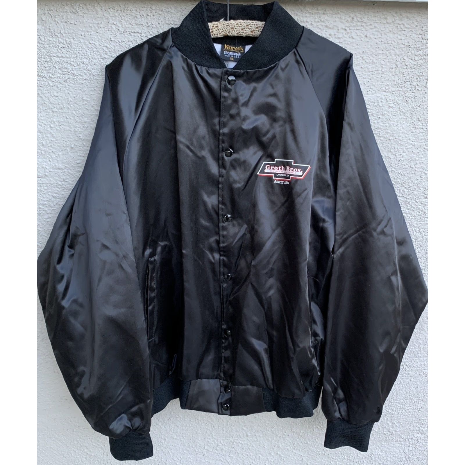 Vintage VINTAGE Nemesis SATIN Bomber Jacket Men's XL Black Cars Transportation Groth Bros Chevrolet Oldsmobile Livermore CA Since 1934 Satin Jacket Size XL Size US XL / EU 56 / 4 - 4 Thumbnail