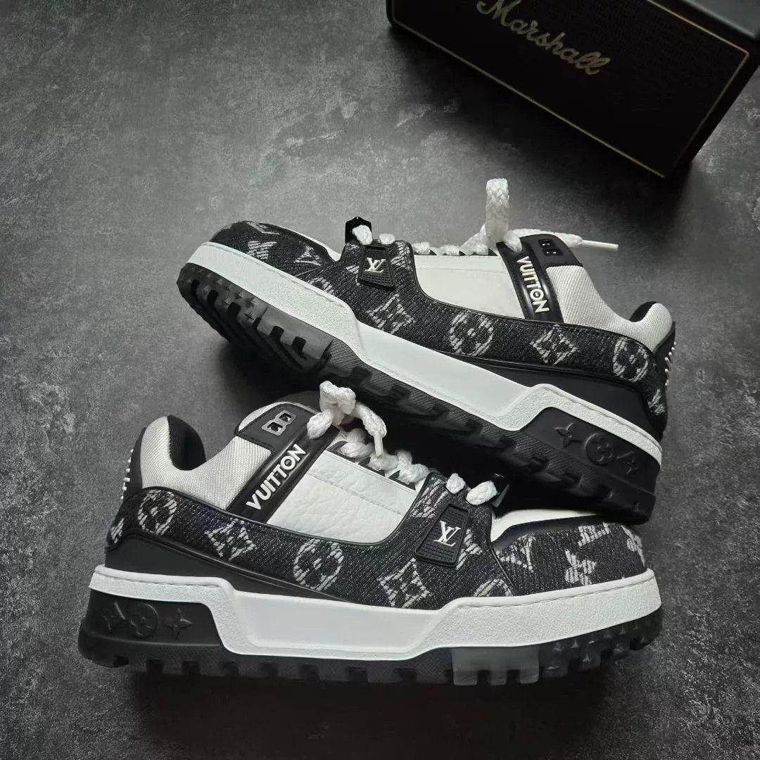 Louis Vuitton Louis Vuitton Training Black Lowtop Sneakers 41 Men Size US 8.5 / EU 41-42 - 1 Thumbnail