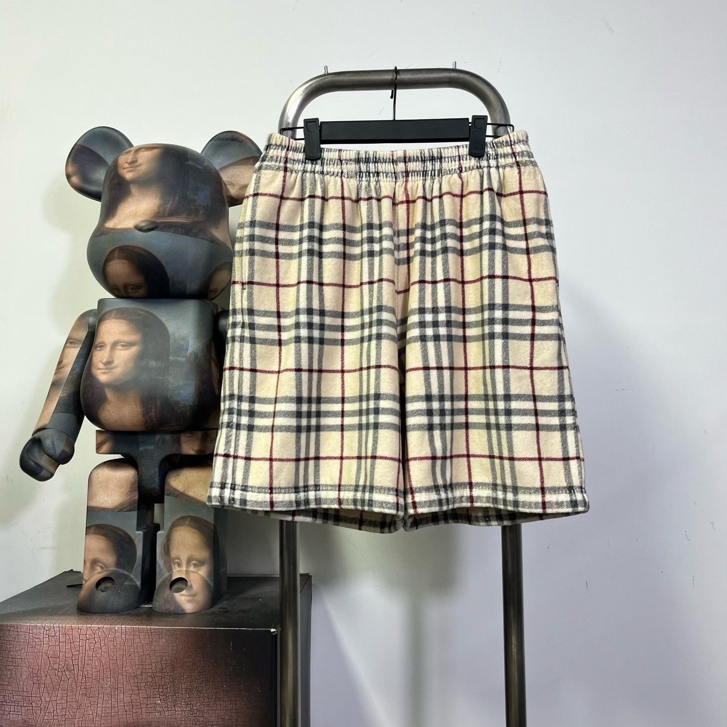 Burberry Burberry Wool Plaid Pants 26 Women Size 26" / US 2 / IT 38 - 1 Thumbnail