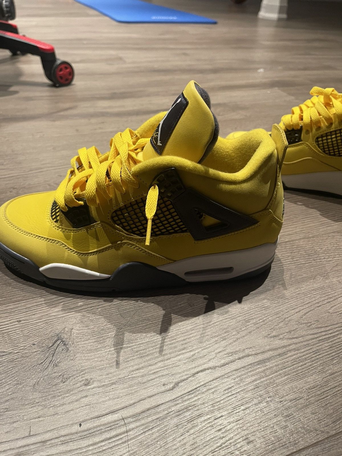 Jordan Brand Jordan 4 lightning Size US 10 / EU 43 - 2 Thumbnail