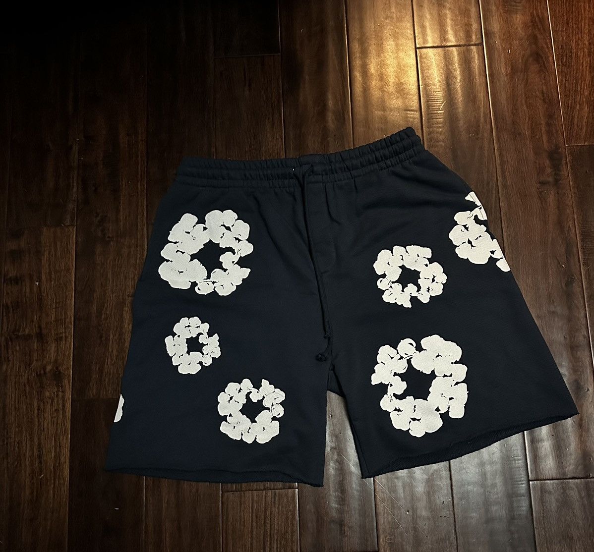 Designer Denim Tears-The Cotton Wreath Shorts navy Size US 40 / EU 56 - 1 Thumbnail
