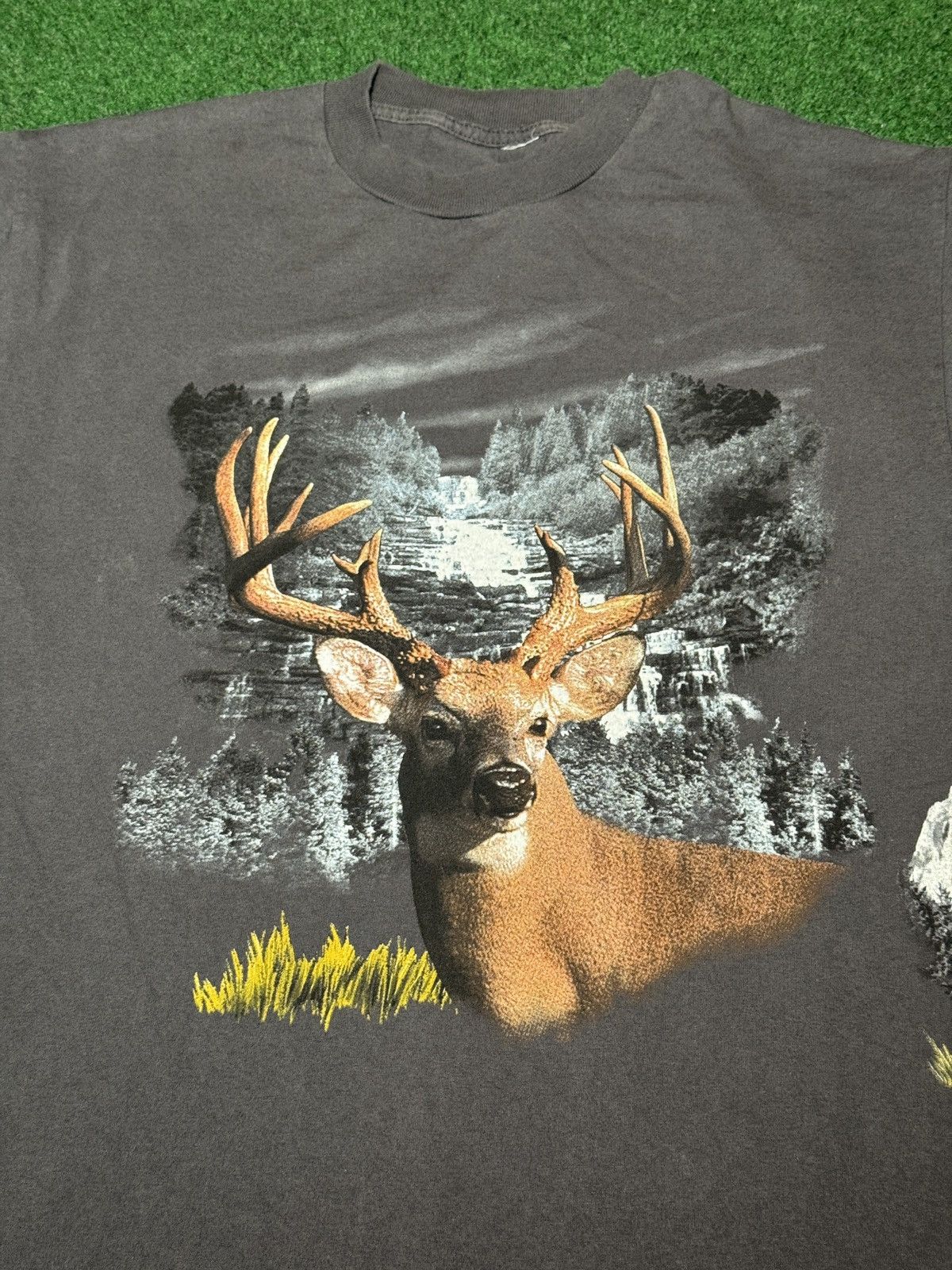 Vintage Vintage Deer Buck Nature Animal Print Wrap Around T Shirt Size US L / EU 52-54 / 3 - 2 Thumbnail