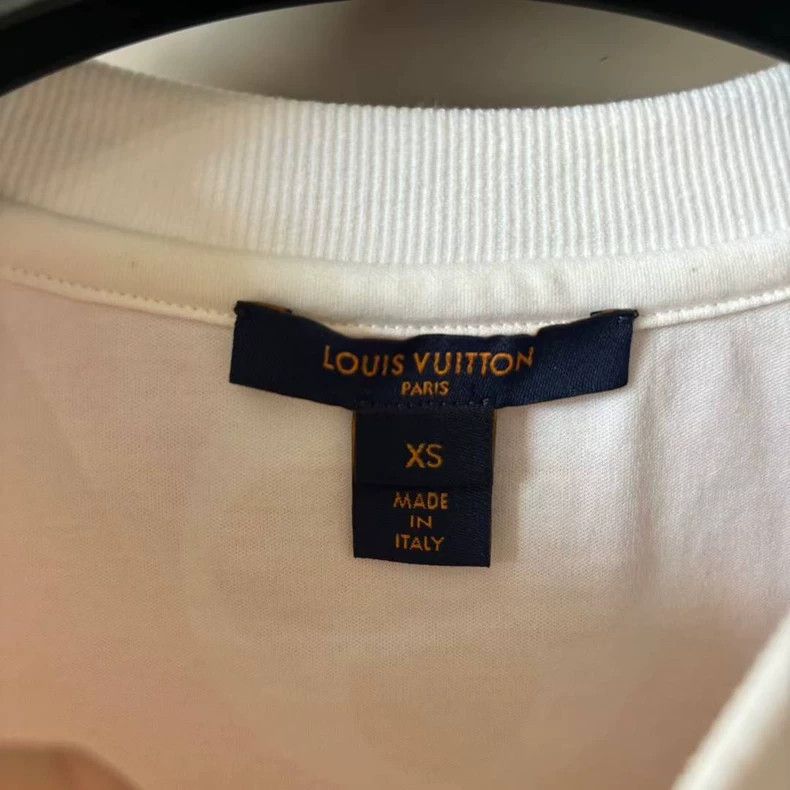 Louis Vuitton Louis Vuitton Full printed chain short sleeves Size XS / US 0-2 / IT 36-38 - 4 Thumbnail