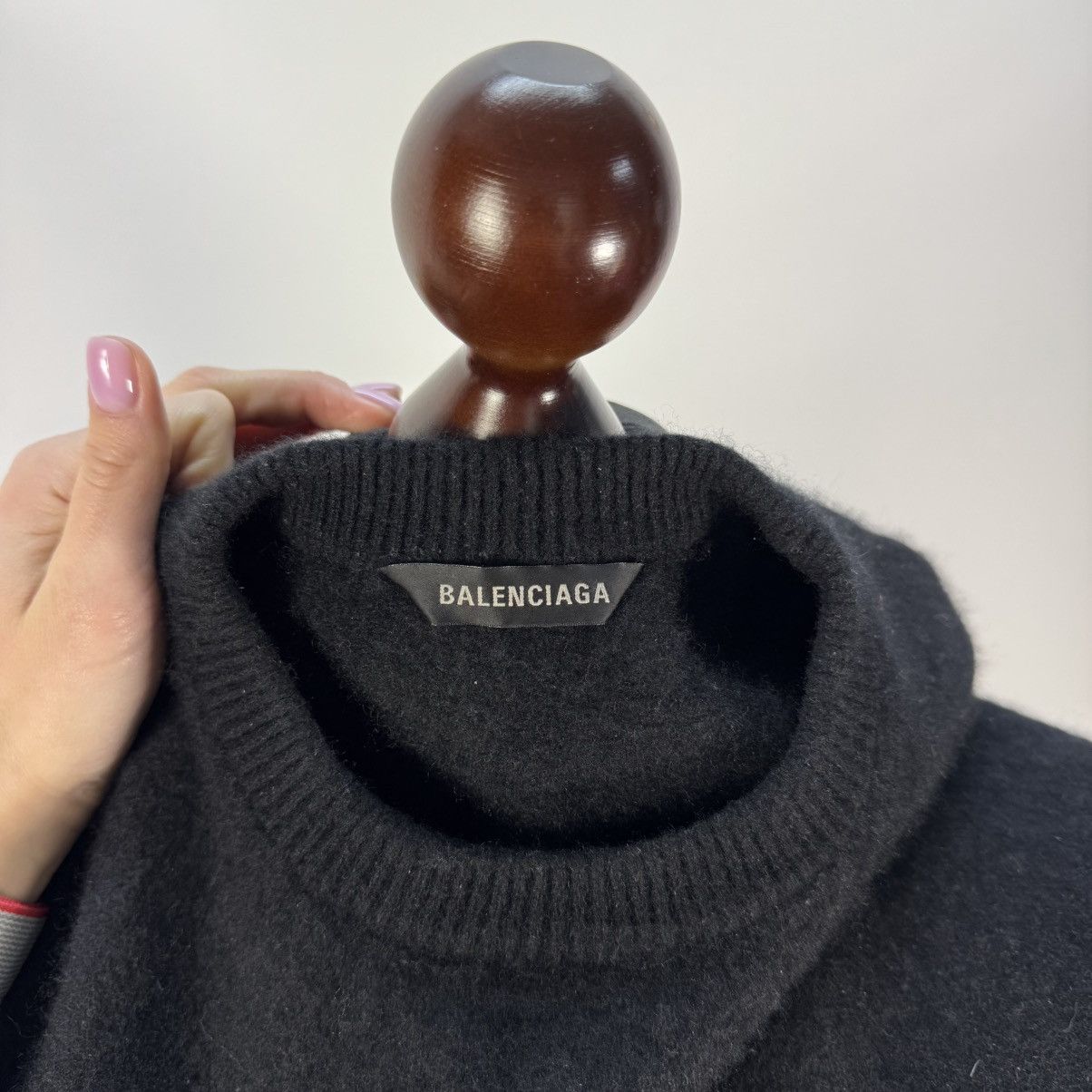 Balenciaga authentic BALENCIAGA “ Be different “ cashmere sweater black Size US XL / EU 56 / 4 - 9 Thumbnail