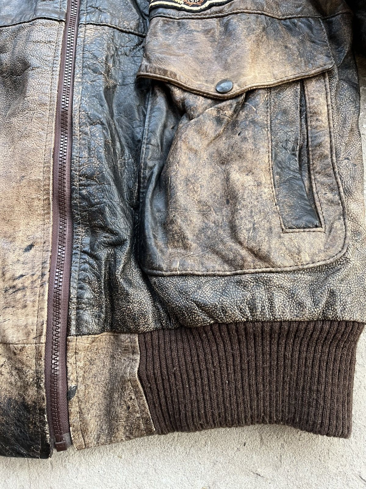 If Six Was Nine × Le Grande Bleu (L.G.B.) Thrashed Sun Faded Distressed Vintage Leather Bomber Jacket Size US M / EU 48-50 / 2 - 15 Thumbnail