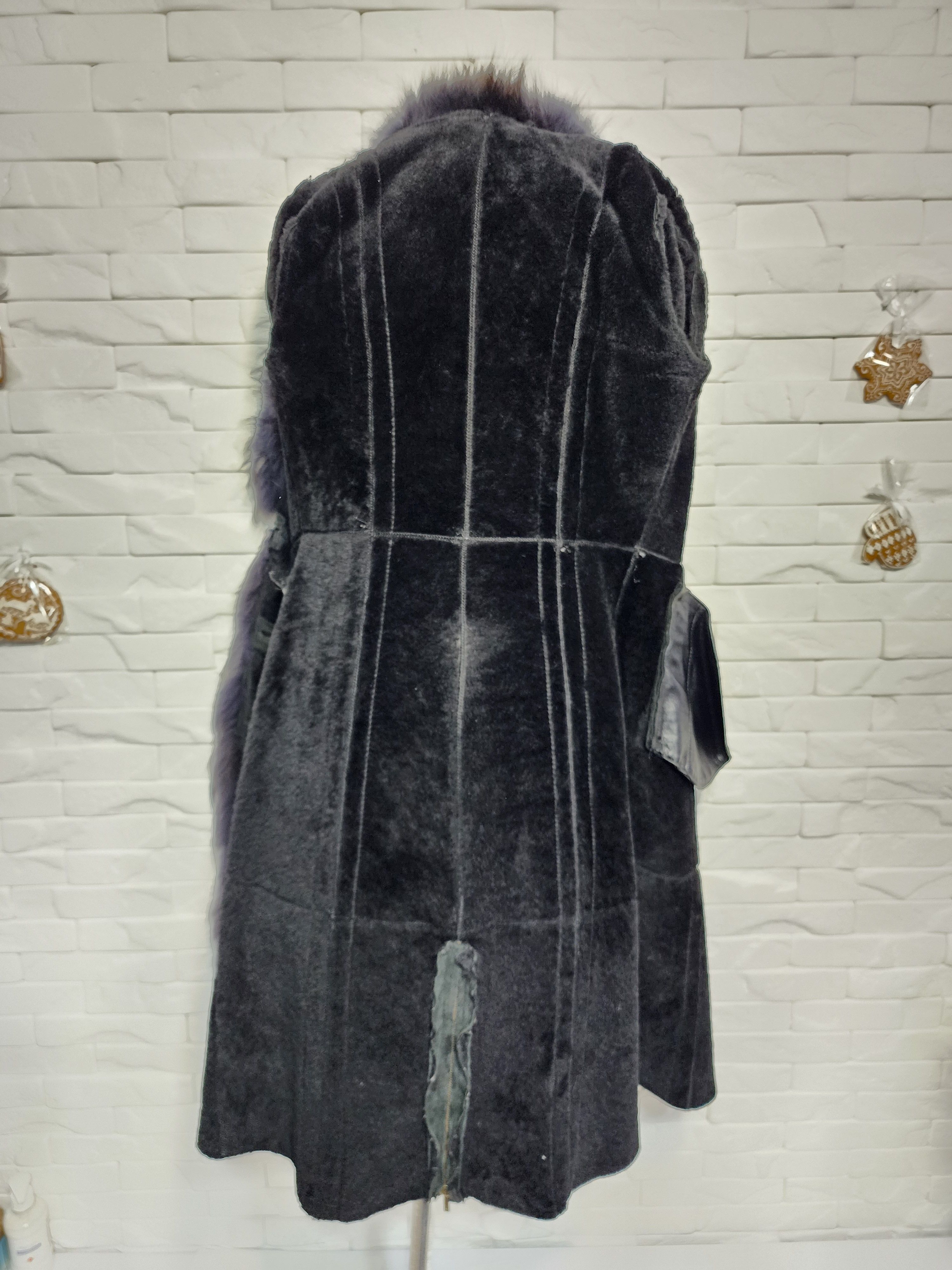Furla Black Sheepskin Coat: Women's Genuine Fur, Button Front Size M / US 6-8 / IT 42-44 - 7 Thumbnail
