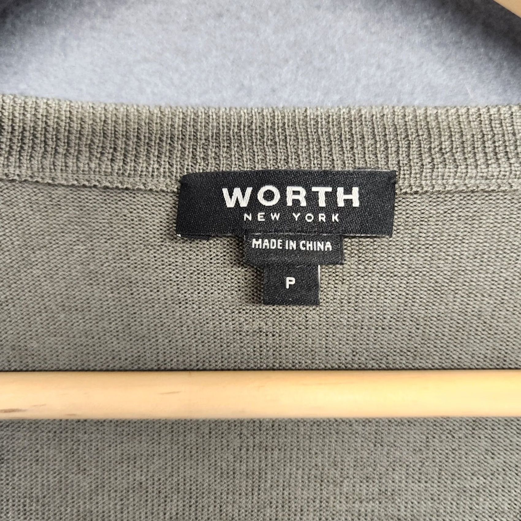 Vintage Keywords: Includes "Worth New York," "Womens," "P 100% Wool," "Lightweight Sweater," "Grey," "Tunic" - direct and specific Size S / US 4 / IT 40 - 3 Thumbnail