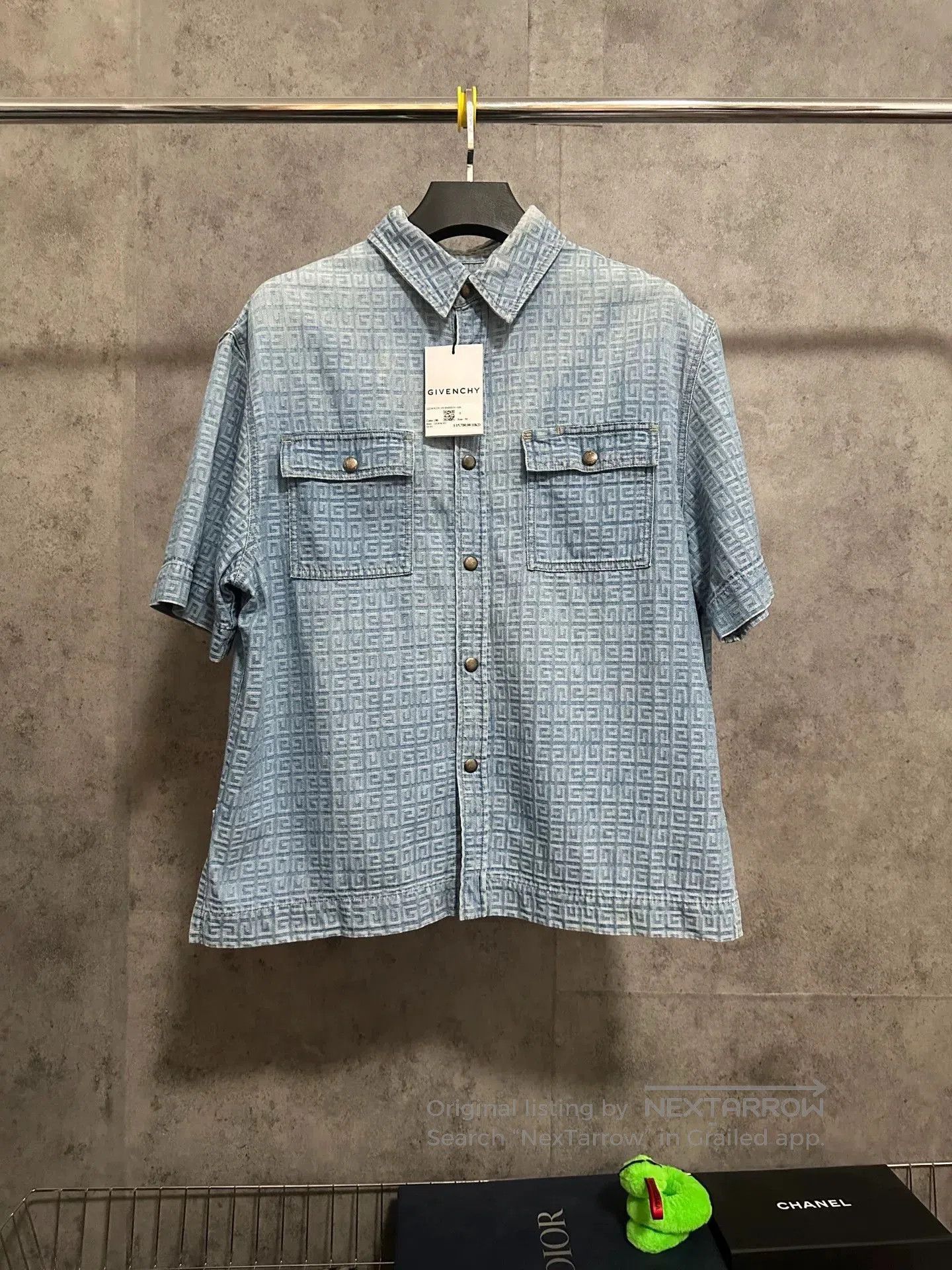 Givenchy Givenchy 4G Print Denim Short-Sleeve Shirt Jacket. Size US L / EU 52-54 / 3 - 1 Thumbnail