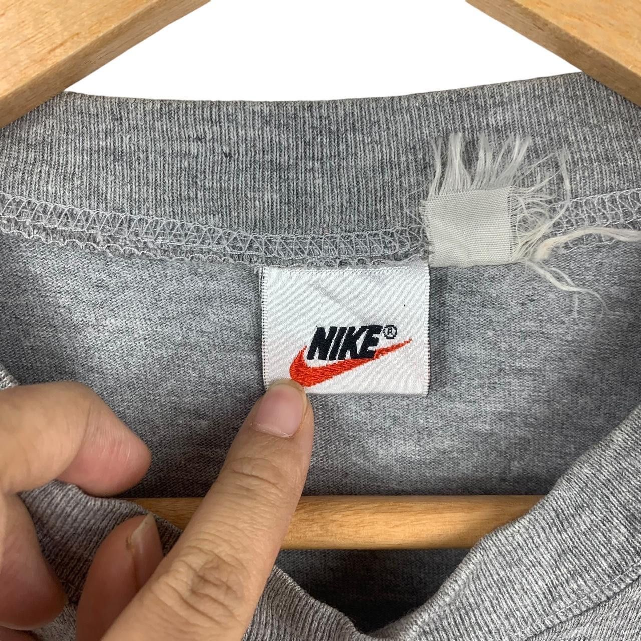 Nike Vintage 90’ NIKE EMBROIDERED SWOOSH Pocket Tee Shirt Top Size US M / EU 48-50 / 2 - 3 Thumbnail