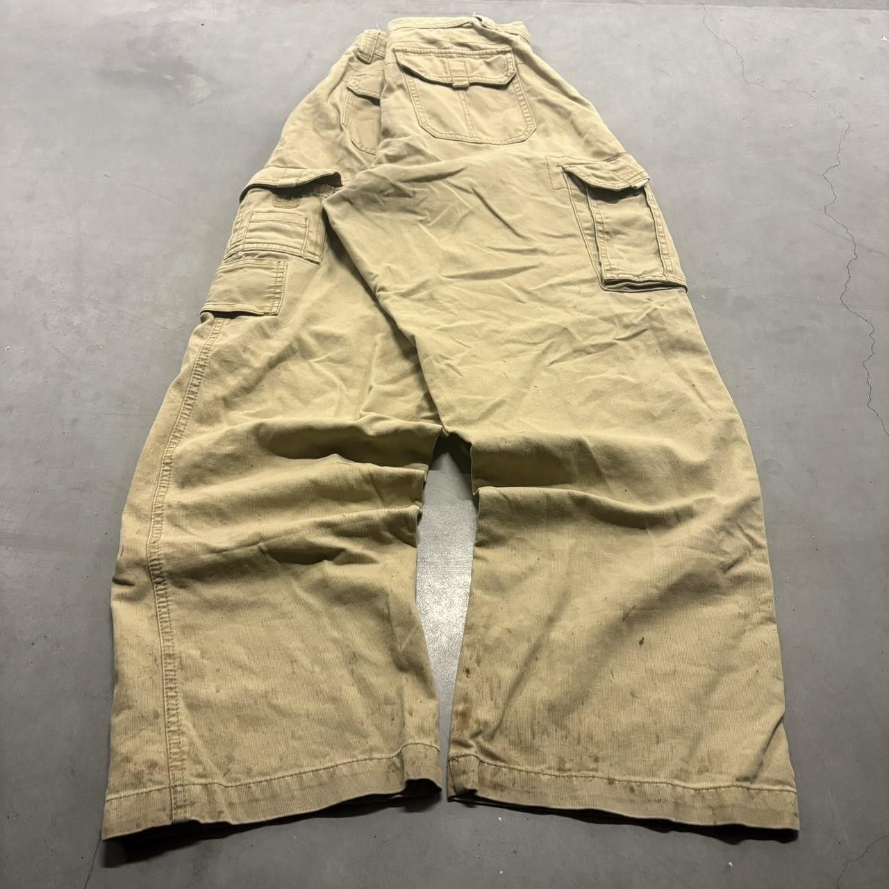 Vintage Crazy Vintage Y2K 2000s Baggy Khaki Cargo pants with minor staining! Size US 36 / EU 52 - 4 Thumbnail
