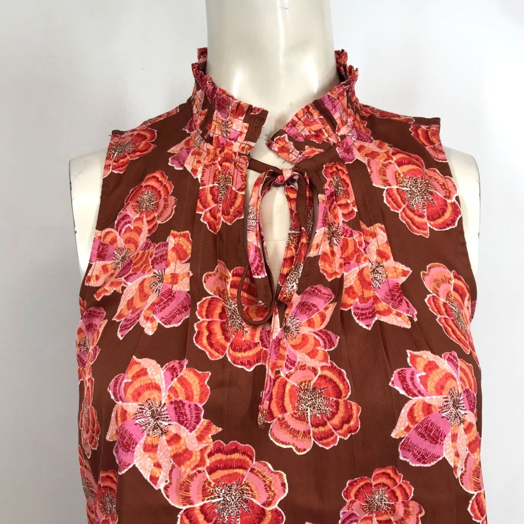 Loft 4. Optimized for keywords - “Loft,” “Womens Petite,” “Floral,” “Sleeves,” “Polyester” Size S / US 4 / IT 40 - 2 Thumbnail