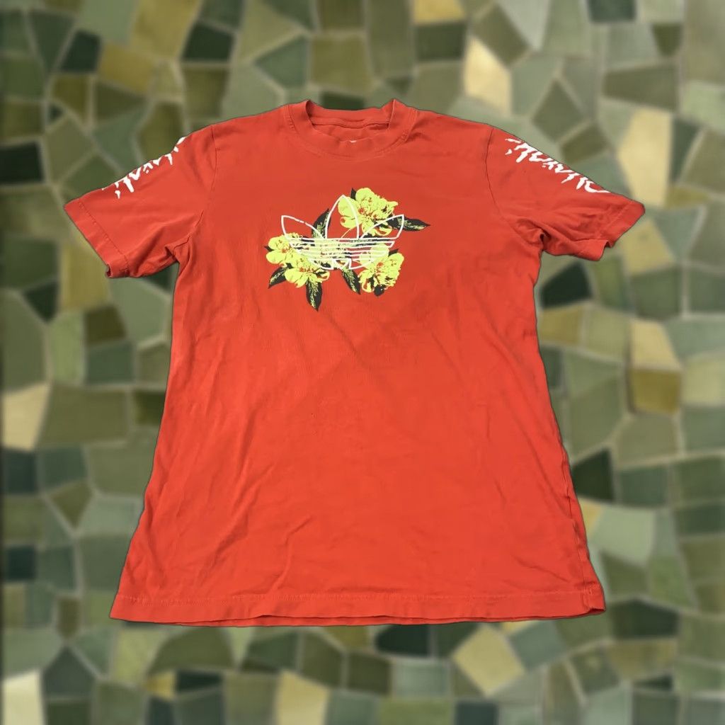 Adidas Adidas Mens T-Shirt Medium Red Floral Trefoil Logo Graphic Streetwear 90s Cotton Size US M / EU 48-50 / 2 - 1 Thumbnail