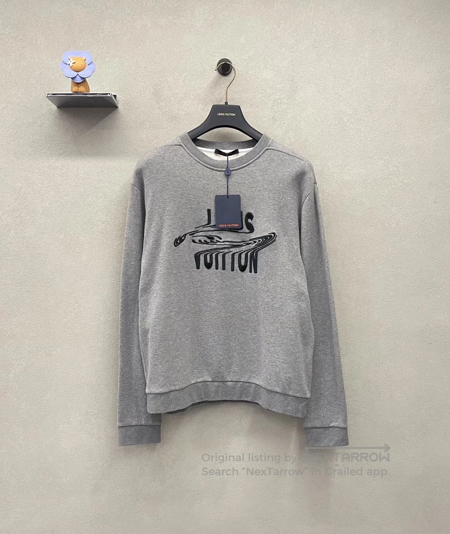 gray louis vuitton sweatshirt size L.