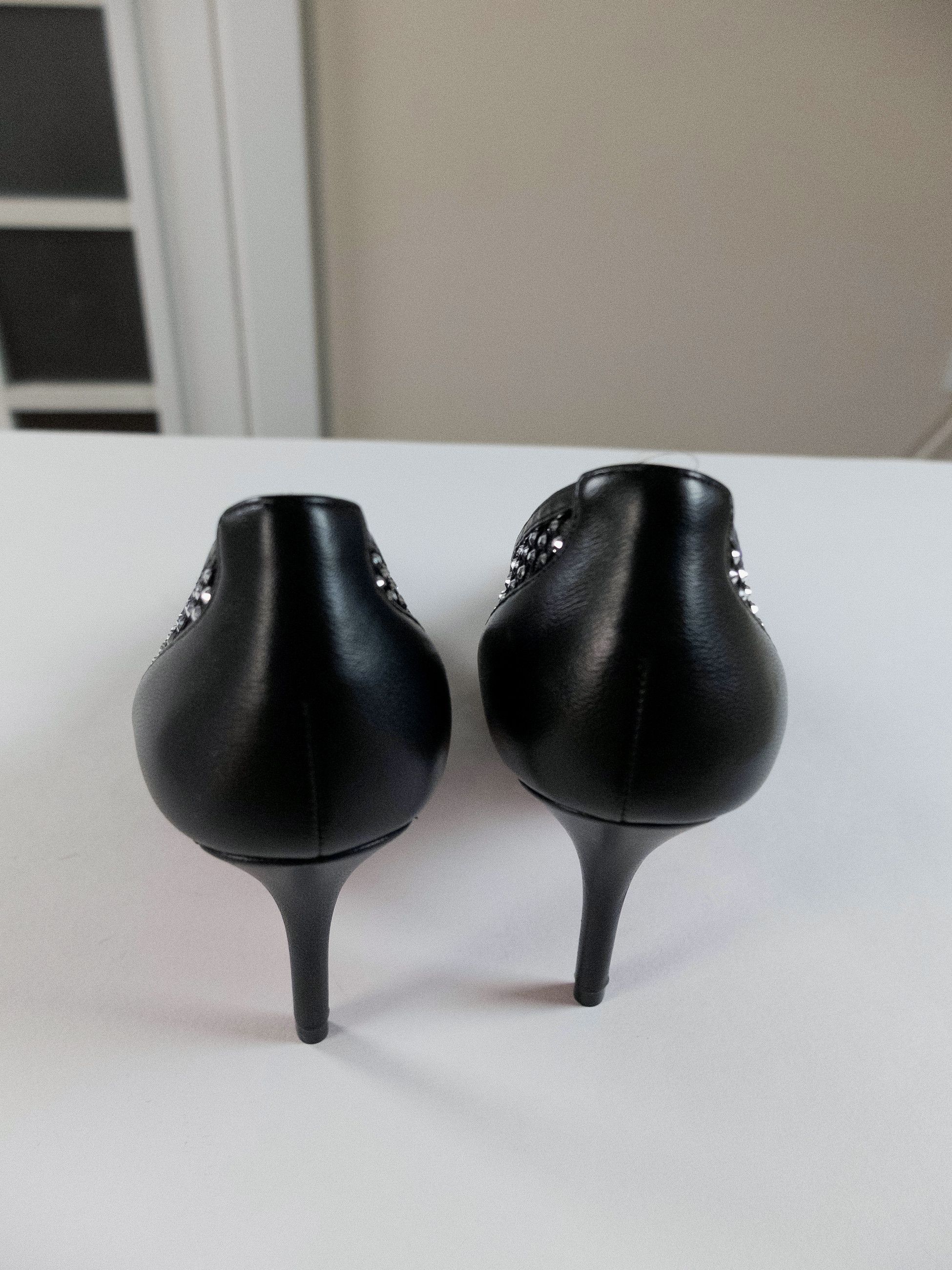 Christian Louboutin CHRISTIAN LOUBOUTIN Apostropha Mesh Strass black pumps 37.5 Size US 7.5 / IT 37.5 - 8 Thumbnail