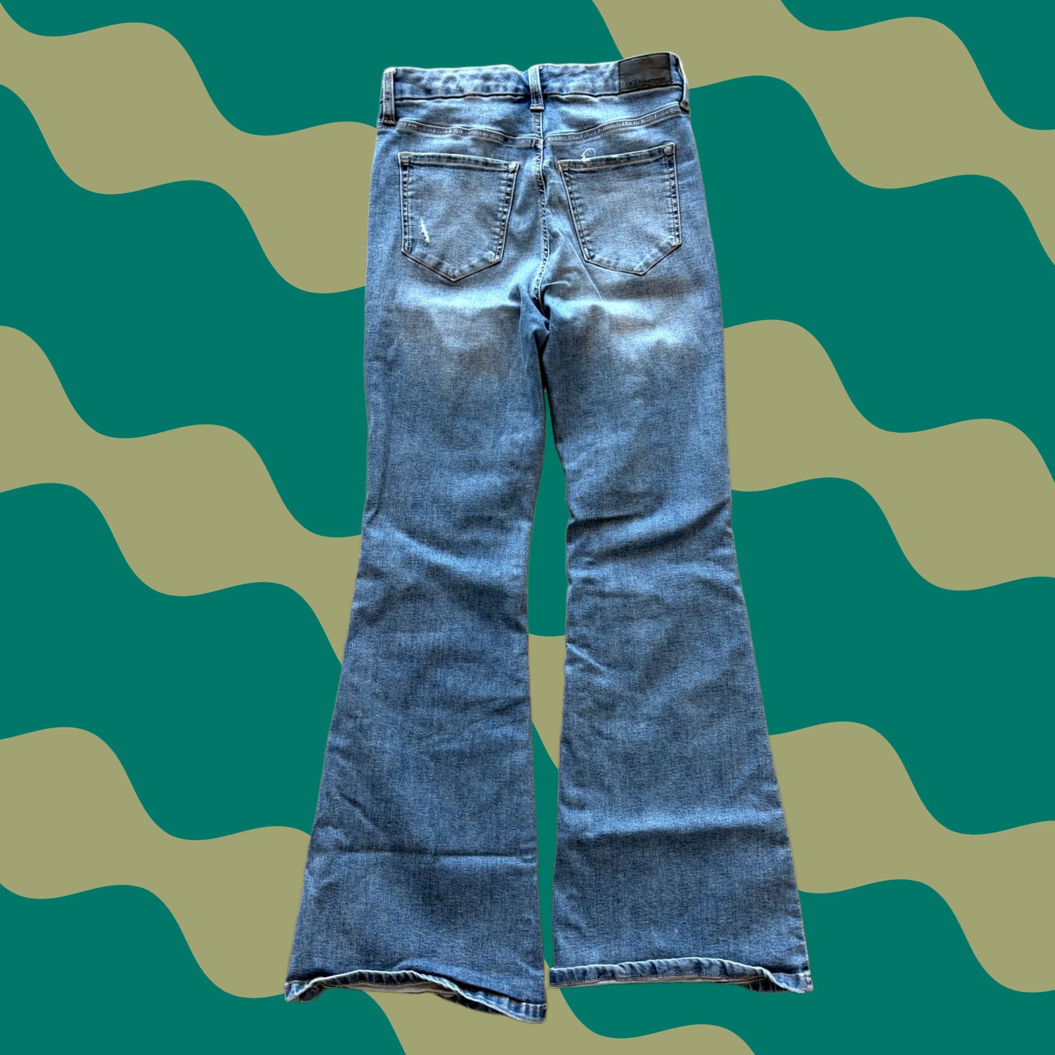 Vintage VINTAGE Bcbg Generation High Curvy Bootcut Jeans Medium Wash Denim 7/28 Women 7 Regular XS? Size 28" / US 6 / IT 42 - 1 Thumbnail