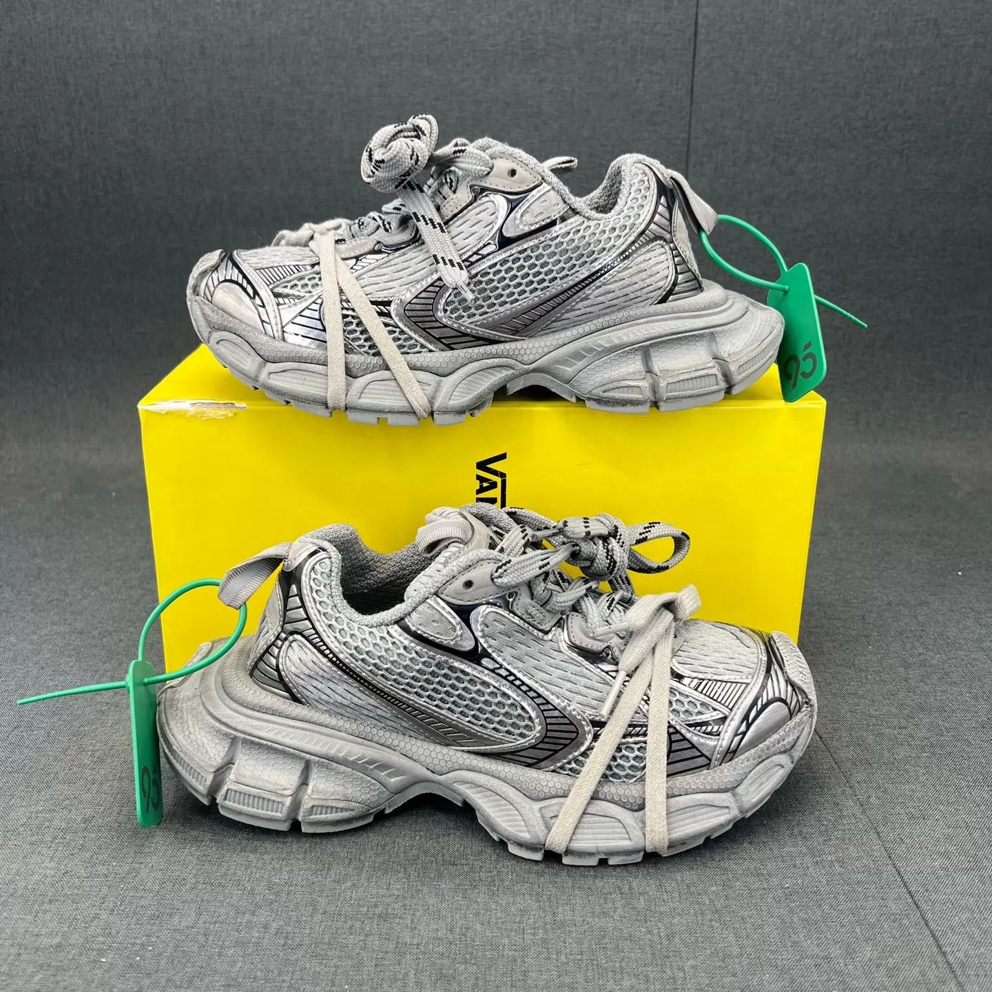 Balenciaga Balenciaga 3xl Silver Gray 35 Worn 2x Like New Size US 4.5 / IT 34.5 - 3 Thumbnail