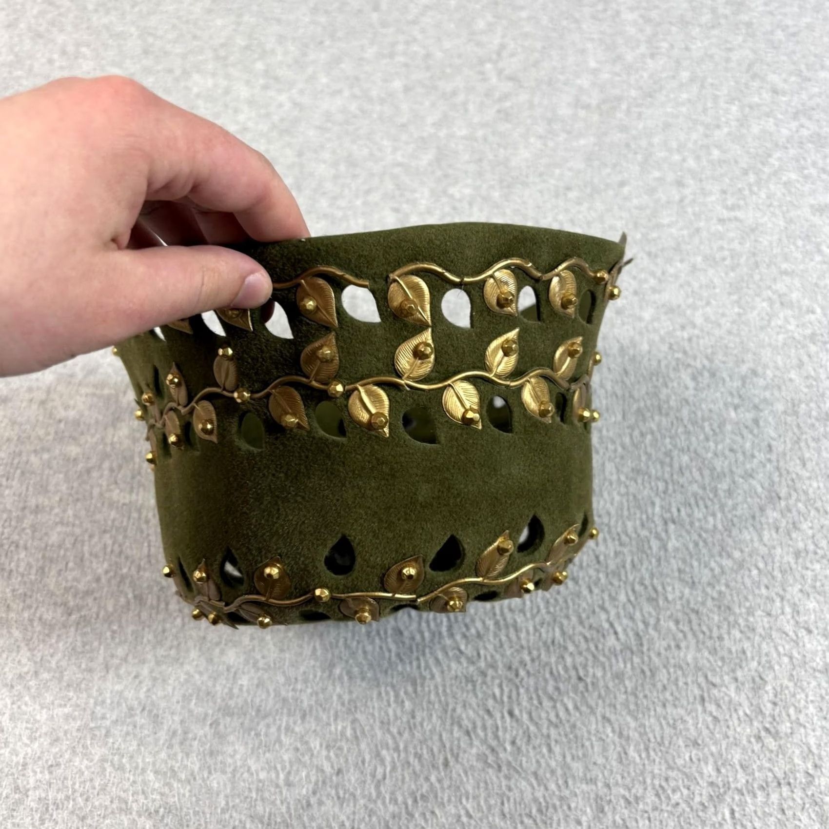 FELT Grace Parisienne Hat Women One Size Green Felt Gold Leaf Studded Italy Retro Size ONE SIZE - 6 Thumbnail
