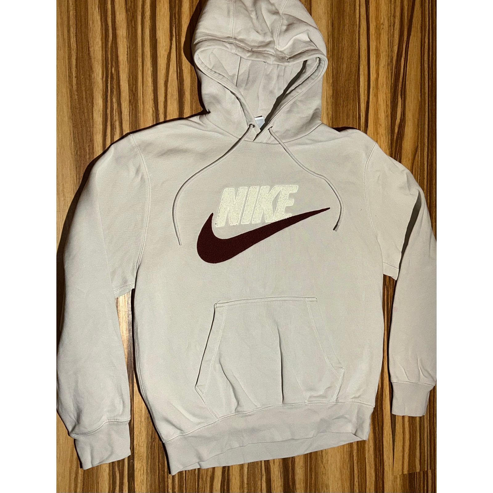 Nike Nike white And Burgundy Hoodie Size Small Size US S / EU 44-46 / 1 - 4 Thumbnail
