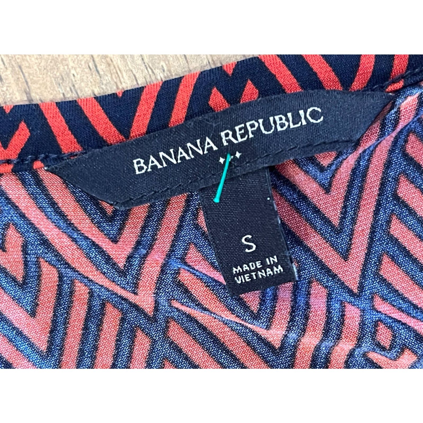 Banana Republic Banana Republic Robe Women S Red Black Long Sleeve V-Neck Tie Geometric Pattern Dress Size S / US 4 / IT 40 - 5 Thumbnail