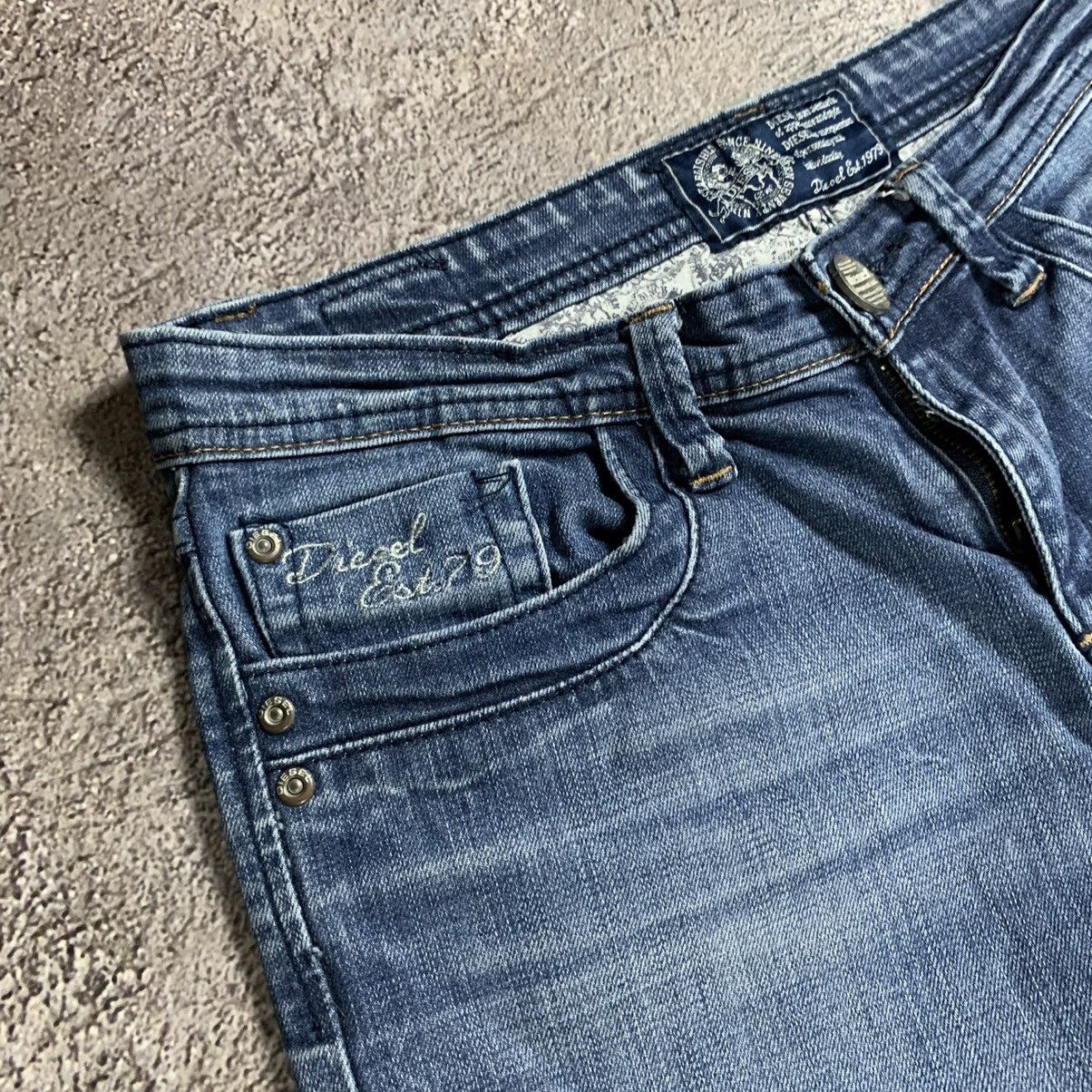 Vintage Vintage 90s Diesel Flared Distressed Low Rise Jeans Grunge 3 Size 30" / US 8 / IT 44 - 5 Thumbnail