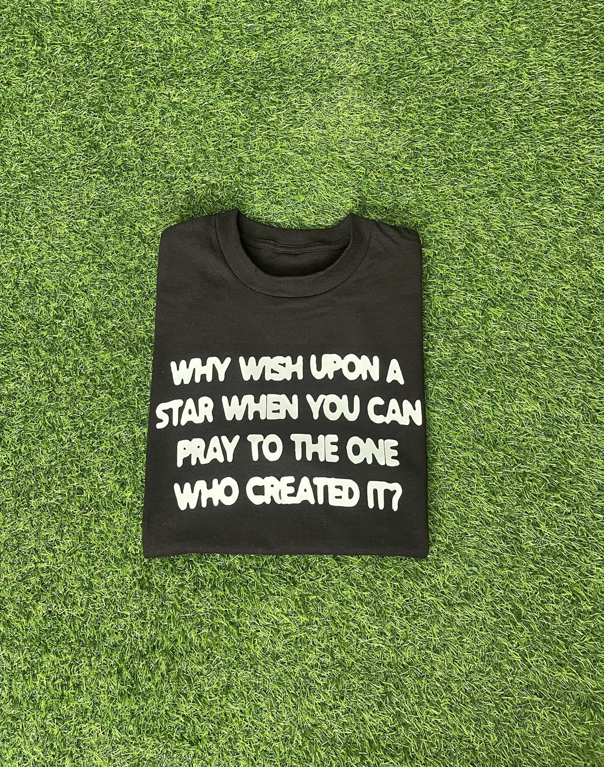 Vintage WHY WISH WHEN YOU CAN PRAY? TSHIRT Size US L / EU 52-54 / 3 - 1 Thumbnail