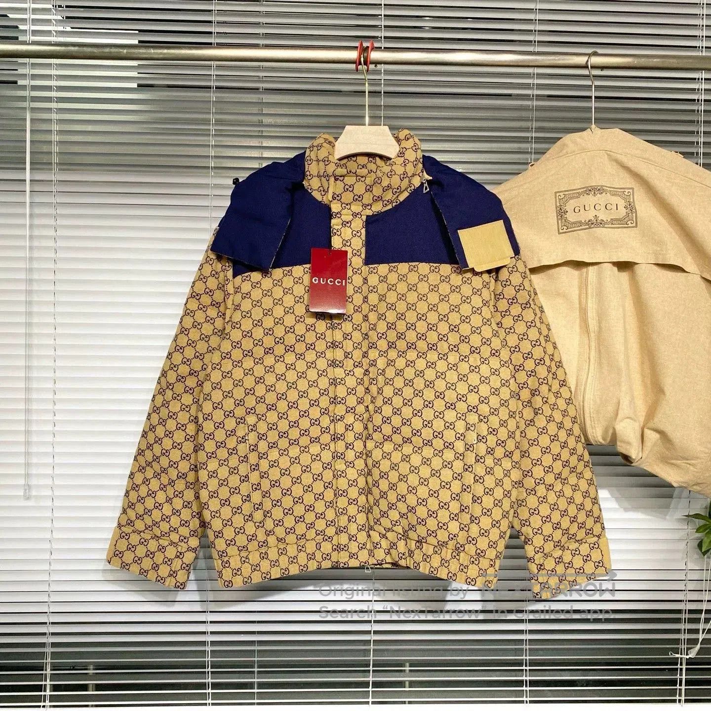 Gucci gucci brown down jacket with detachable hood. Size US L / EU 52-54 / 3 - 1 Thumbnail