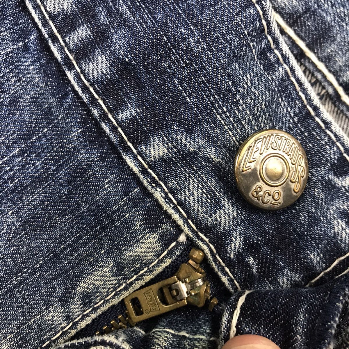 Levi's Vintage Clothing RIPPED DISTRESSED LEVIS BLUE DENIM BAGGY PANTS 142 Size US 34 / EU 50 - 18 Thumbnail