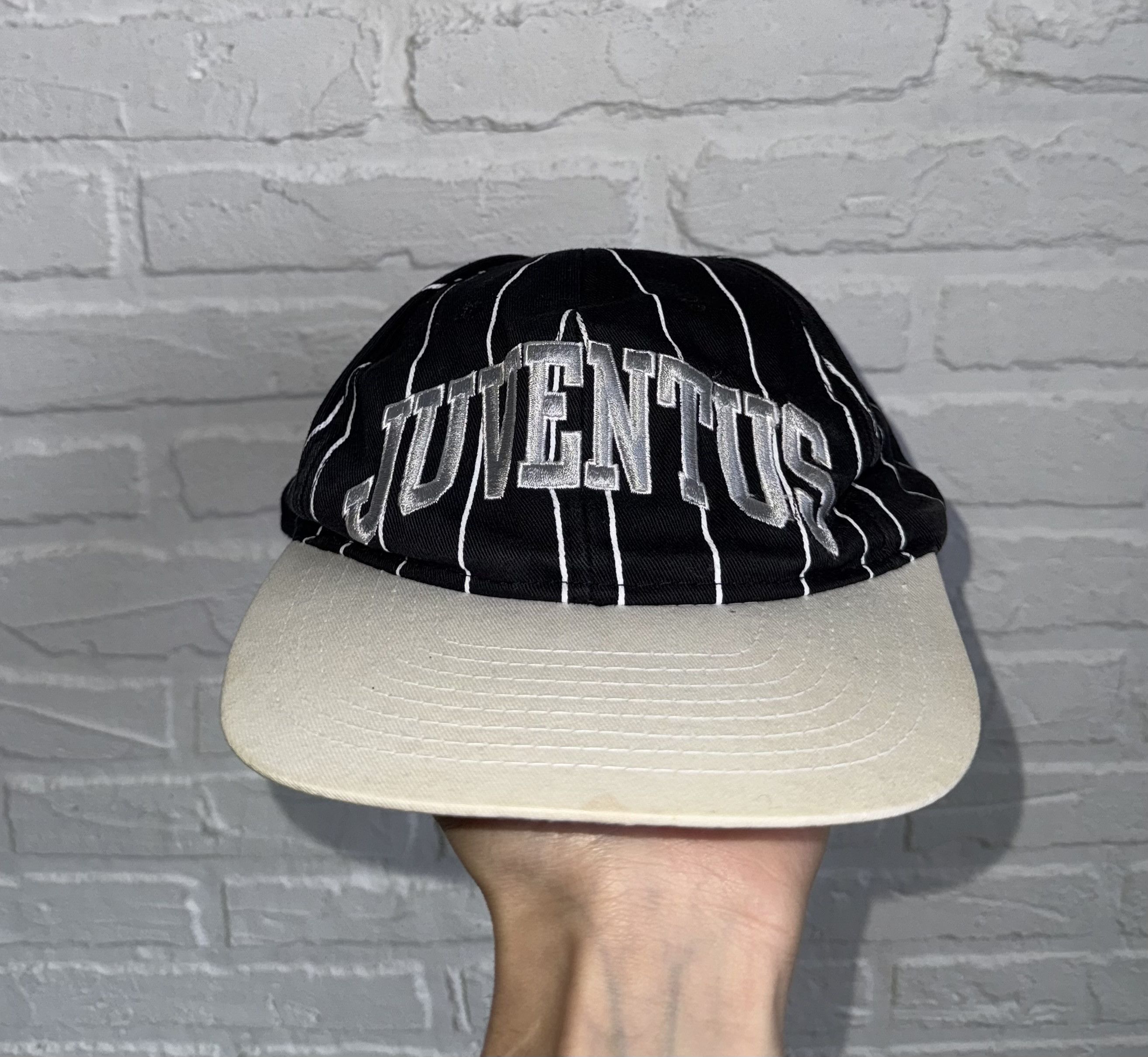 Other vintage 90s FC Juventus football cap Size ONE SIZE - 2 Thumbnail