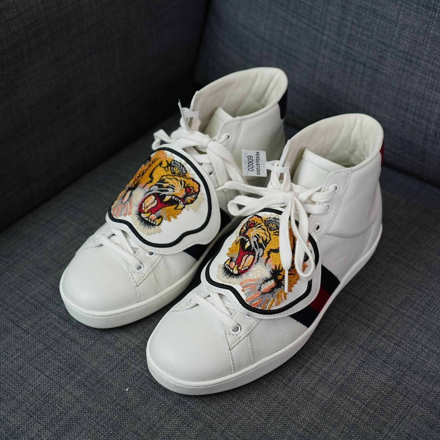 Gucci Gucci Tiger Embroidered White Hitop Sneakers us_9 Women Size US 9 / IT 39 - 1 Thumbnail