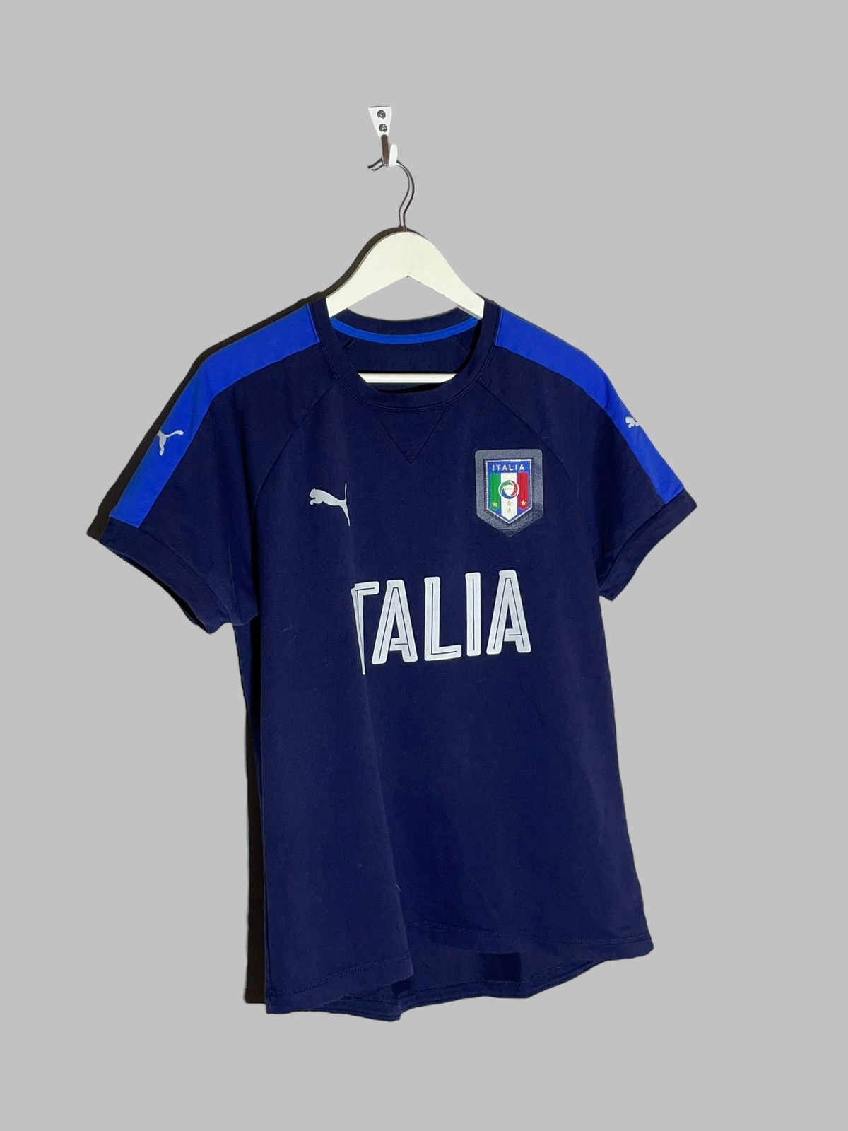 Puma National Team Italy Training Reflective Logo Puma Vintage Size US L / EU 52-54 / 3 - 2 Thumbnail