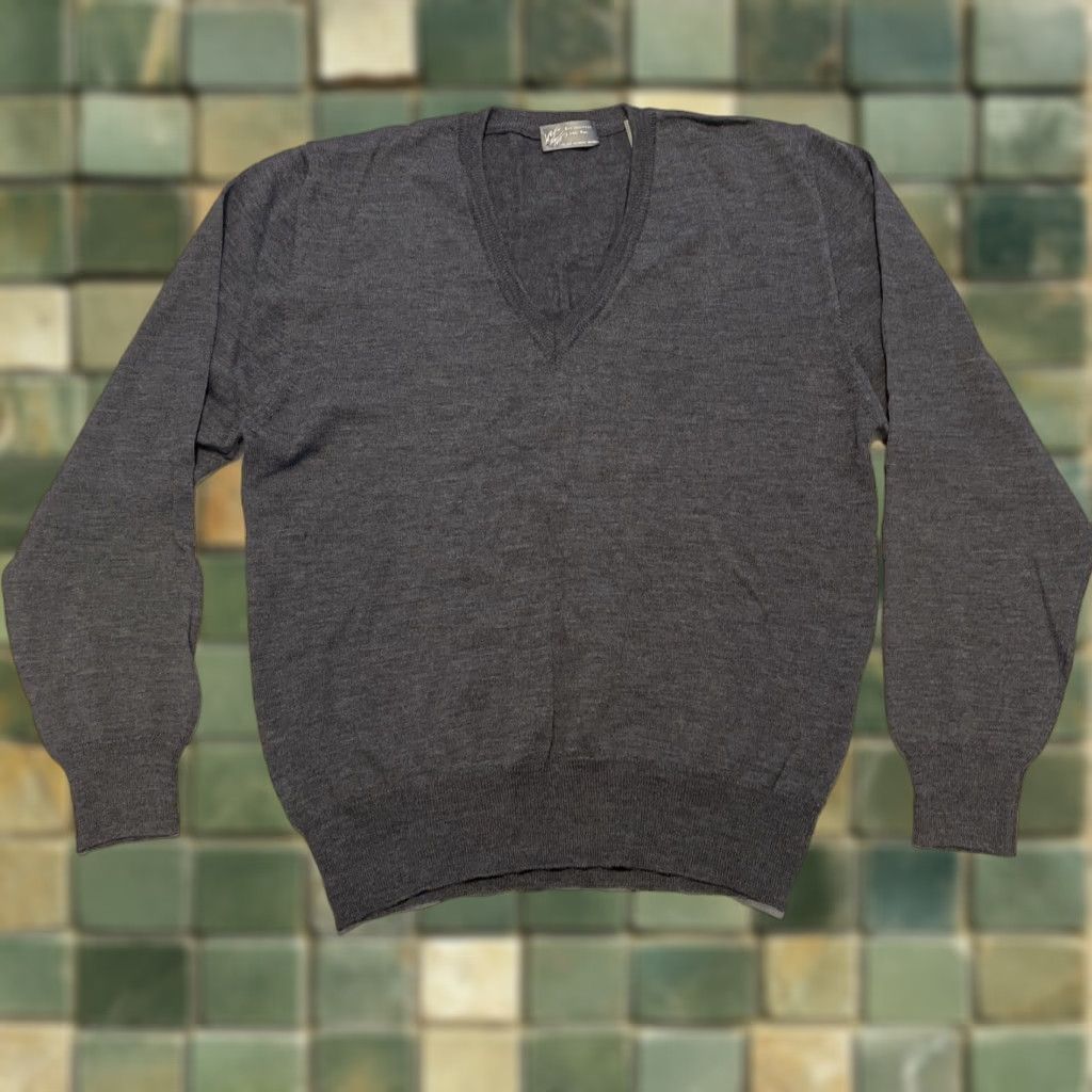 Lord & Taylor VINTAGE Lord & Taylor Knit Sweater Mens Large Italy 100% Merino Wool Grey Preppy 90s Retro Pullover Long Sleeve V-Neck Regular Mens Size US L / EU 52-54 / 3 - 1 Thumbnail